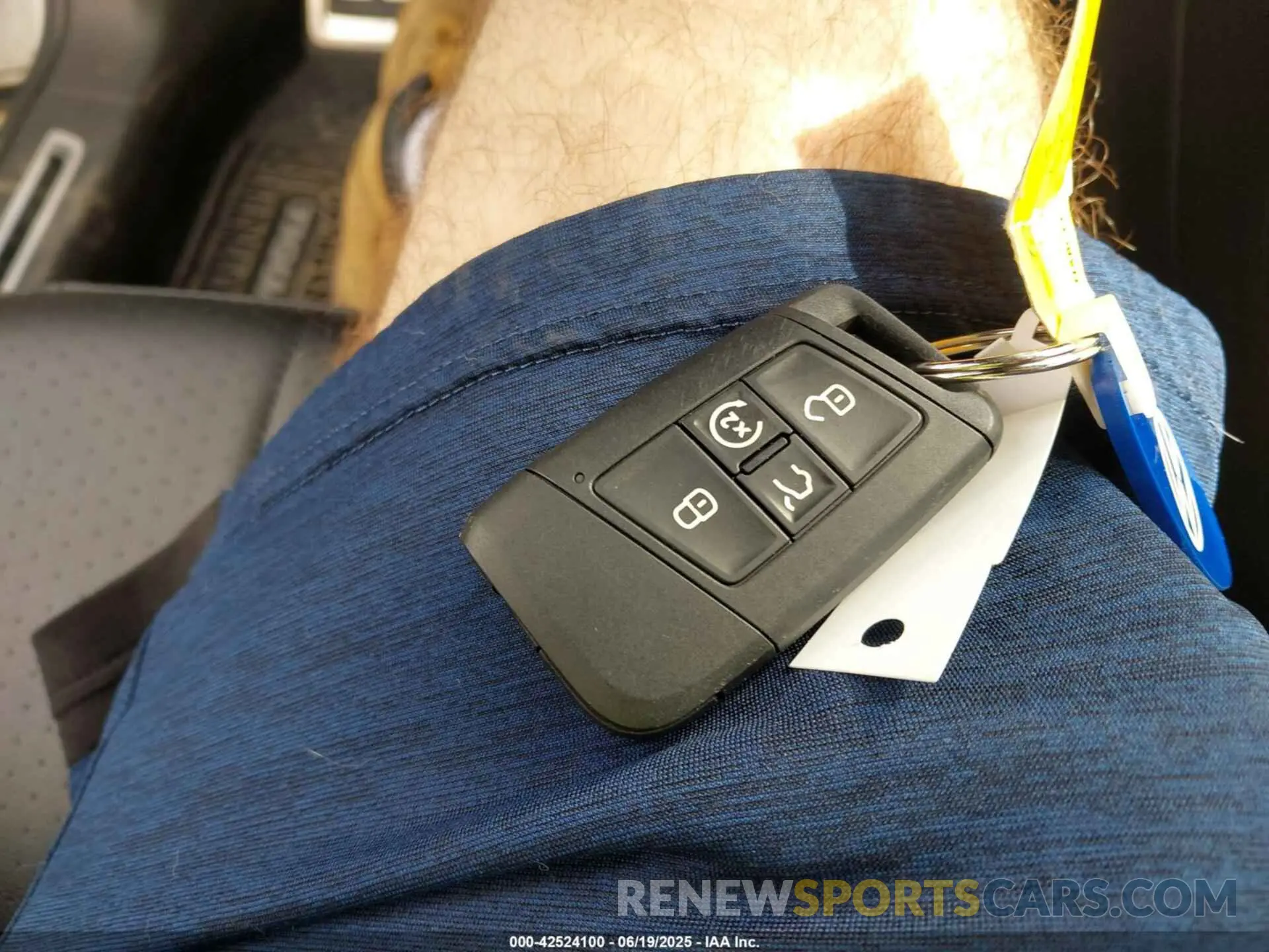 11 Photograph of a damaged car 3VV8B7AX3RM111526 VOLKSWAGEN TIGUAN 2024