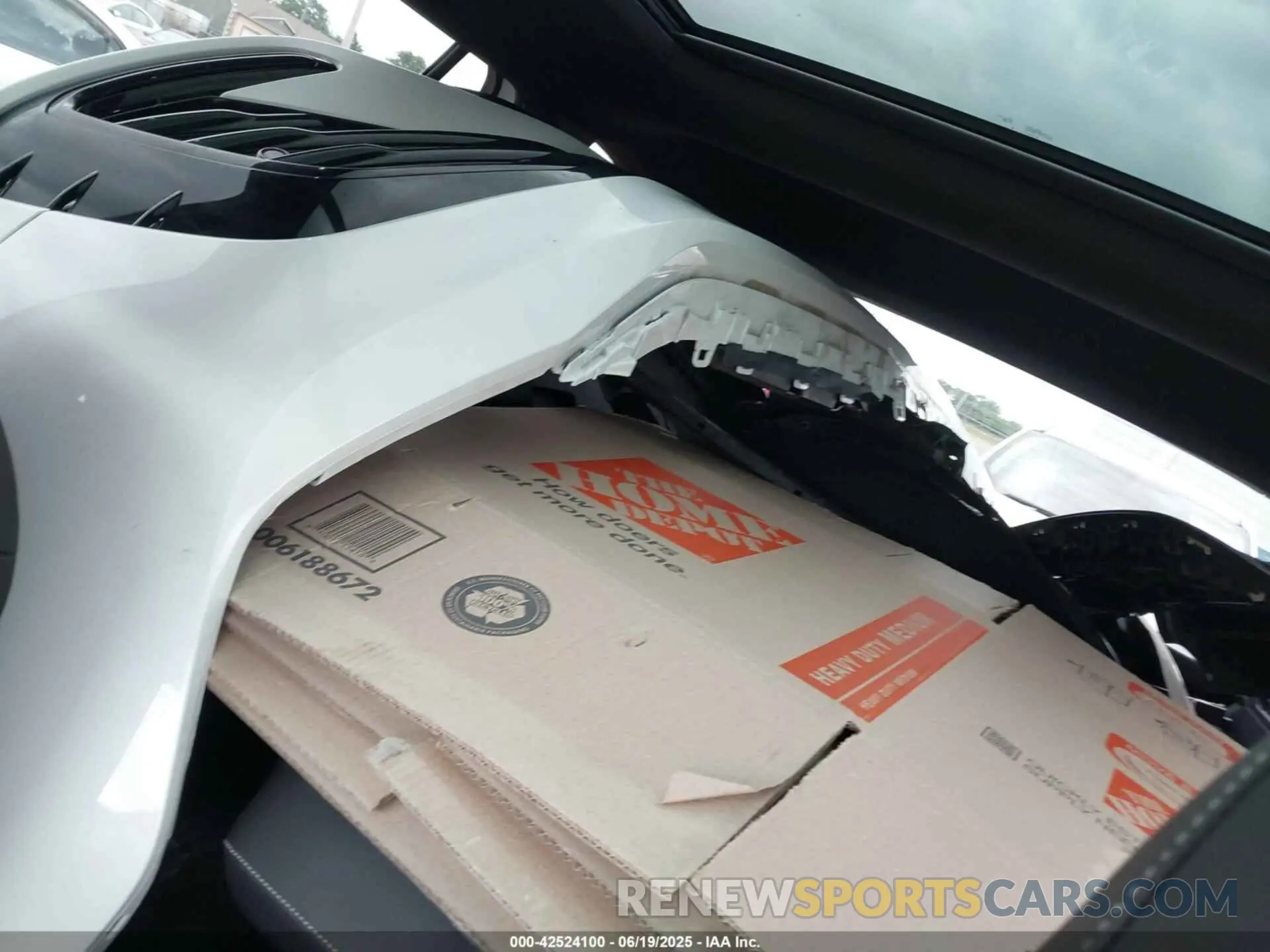 12 Photograph of a damaged car 3VV8B7AX3RM111526 VOLKSWAGEN TIGUAN 2024