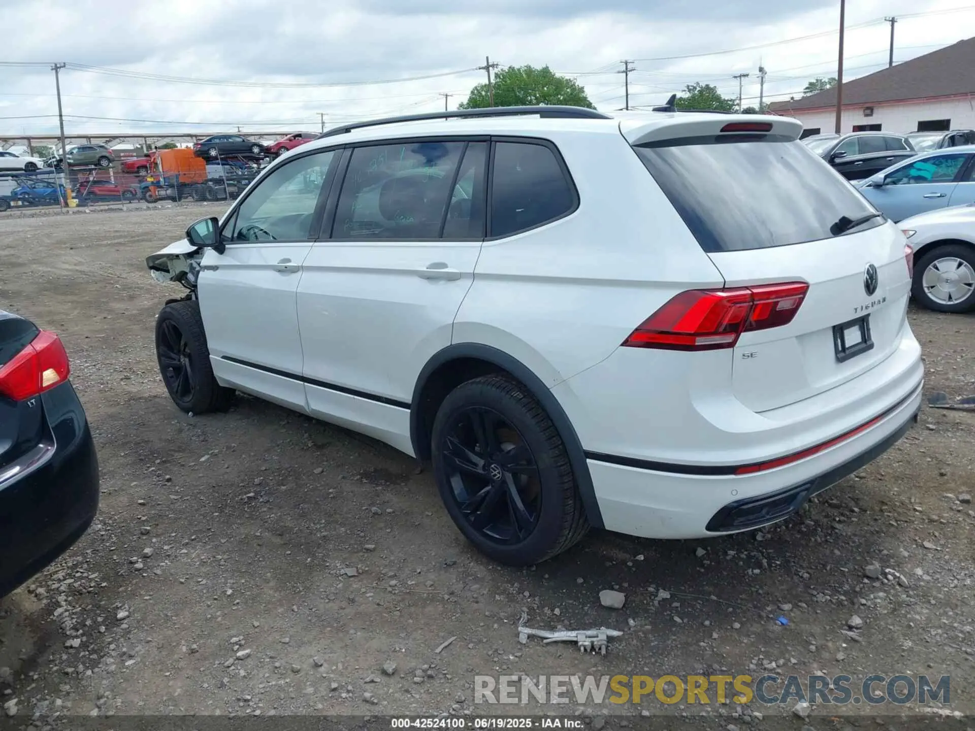 3 Photograph of a damaged car 3VV8B7AX3RM111526 VOLKSWAGEN TIGUAN 2024
