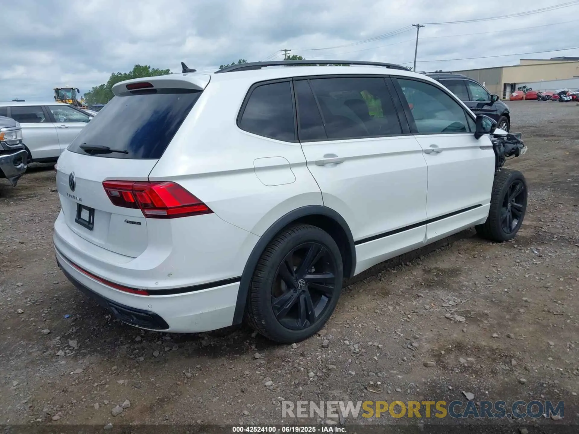 4 Photograph of a damaged car 3VV8B7AX3RM111526 VOLKSWAGEN TIGUAN 2024