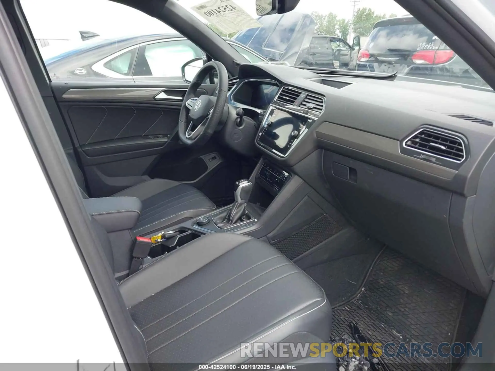 5 Photograph of a damaged car 3VV8B7AX3RM111526 VOLKSWAGEN TIGUAN 2024