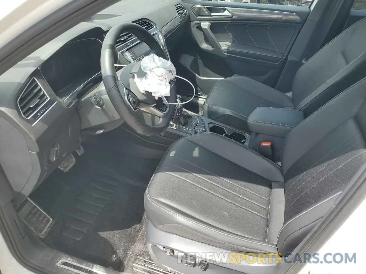 7 Photograph of a damaged car 3VV8B7AX4RM017767 VOLKSWAGEN TIGUAN 2024