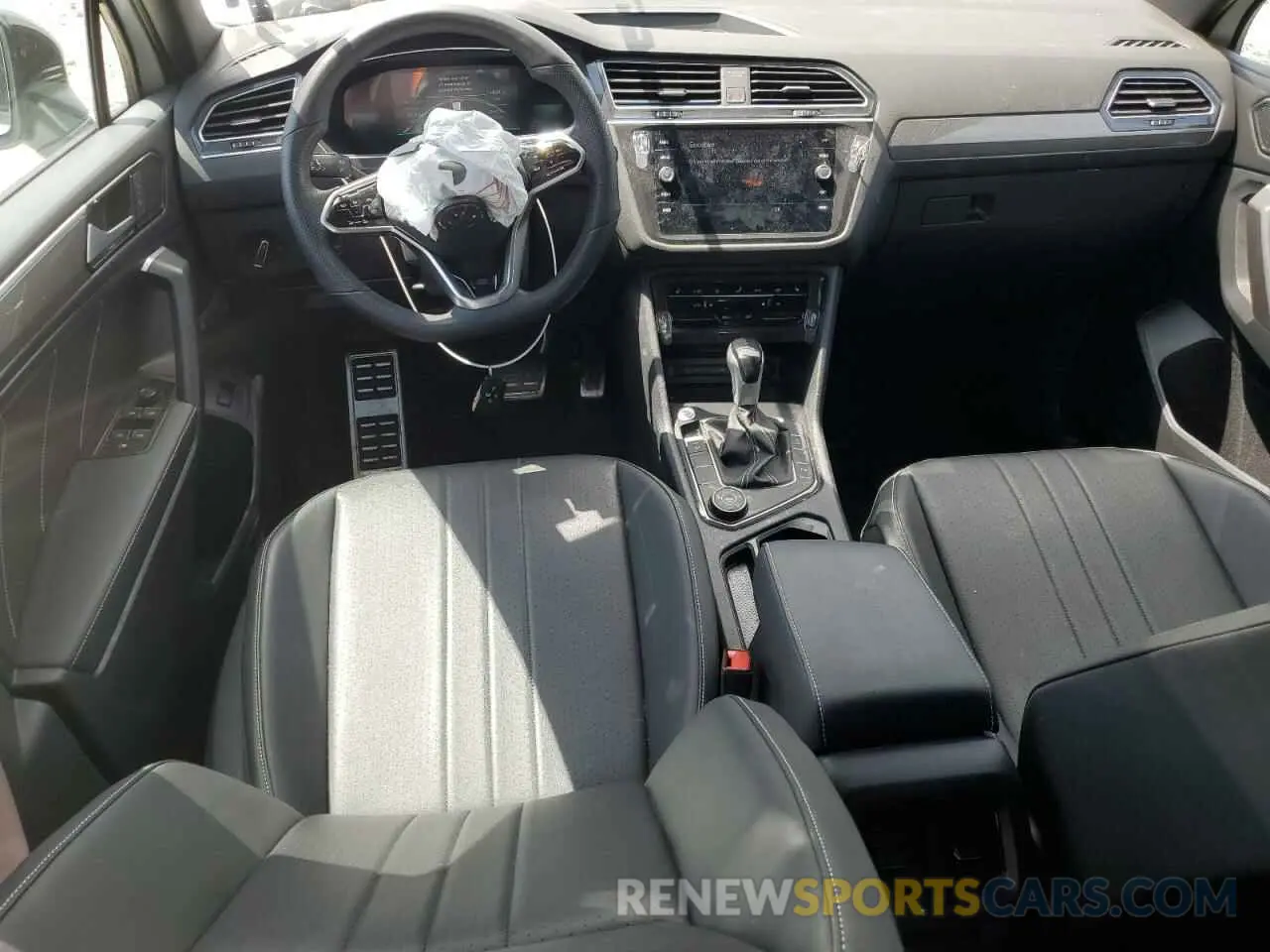 8 Photograph of a damaged car 3VV8B7AX4RM017767 VOLKSWAGEN TIGUAN 2024