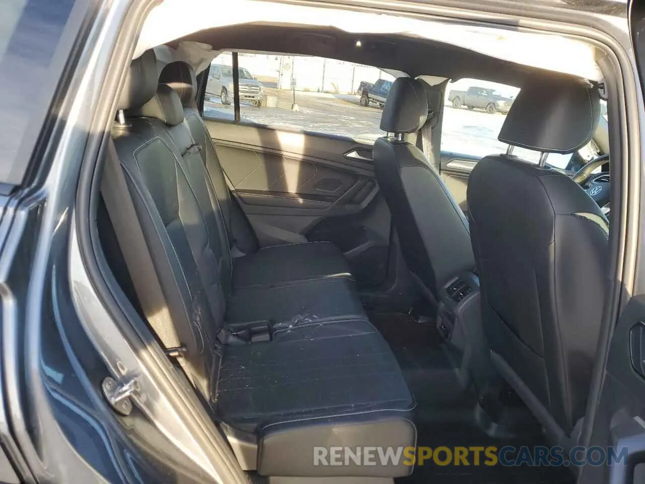 11 Photograph of a damaged car 3VV8B7AX4RM101894 VOLKSWAGEN TIGUAN 2024