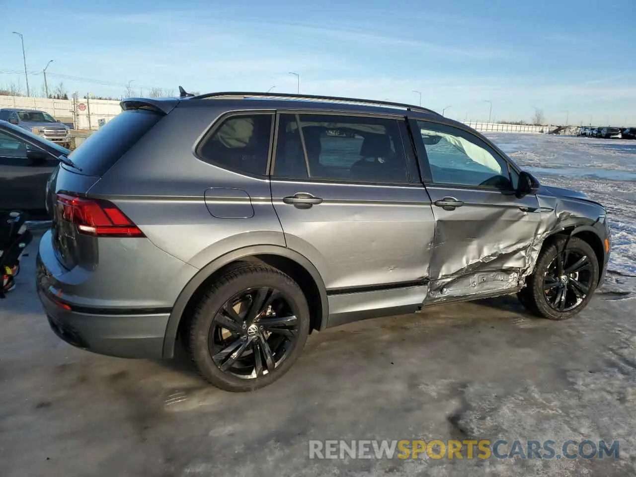 3 Photograph of a damaged car 3VV8B7AX4RM101894 VOLKSWAGEN TIGUAN 2024