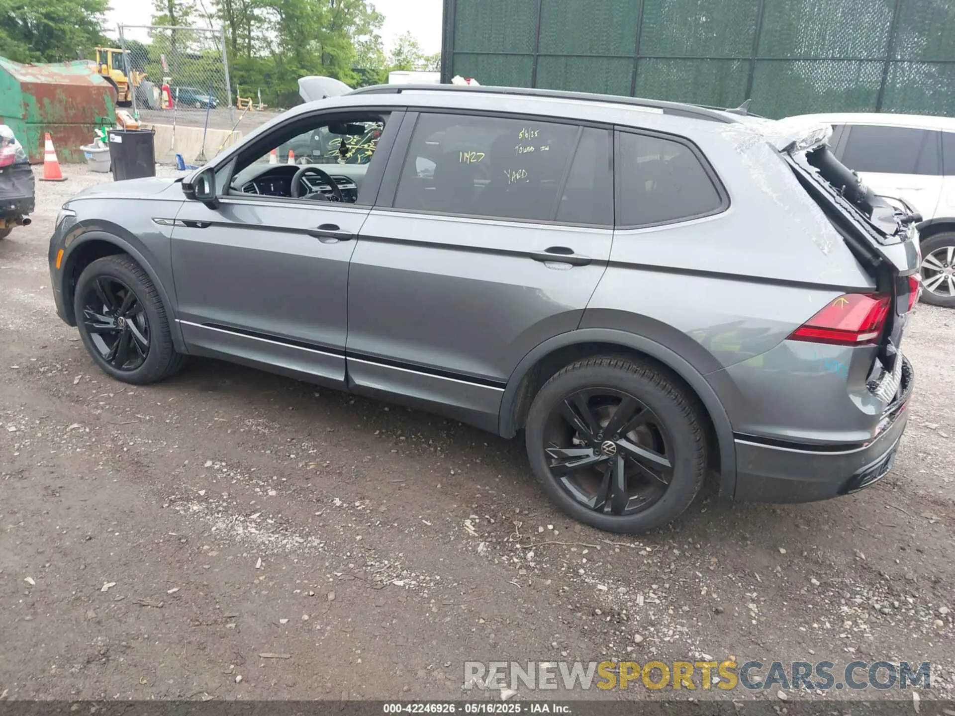 3 Photograph of a damaged car 3VV8B7AX4RM136788 VOLKSWAGEN TIGUAN 2024