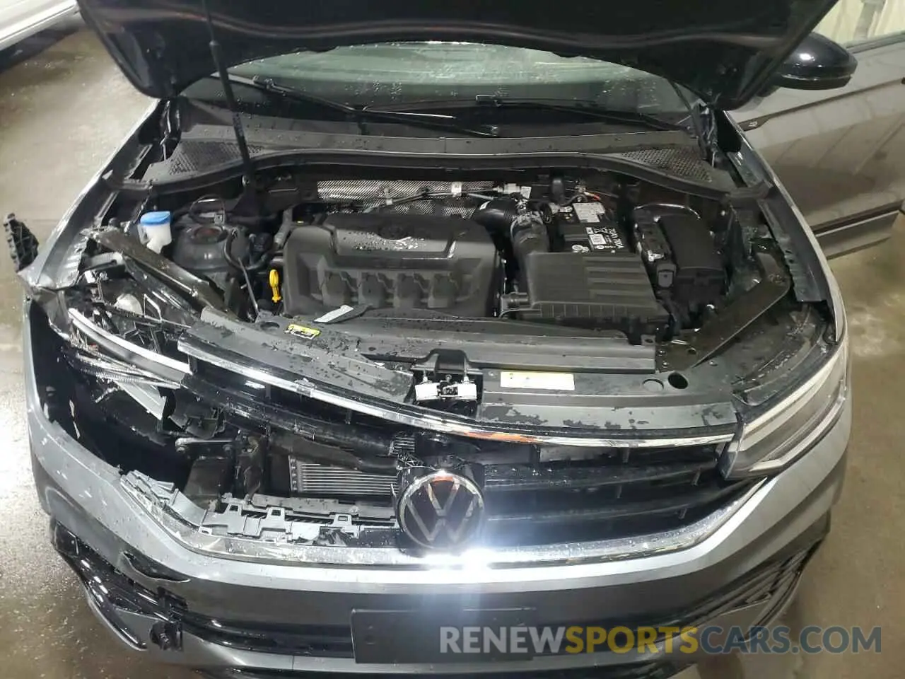 12 Photograph of a damaged car 3VV8B7AX5RM200935 VOLKSWAGEN TIGUAN 2024