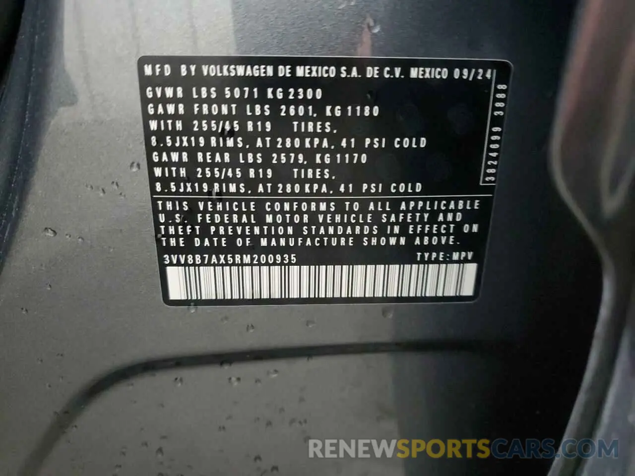13 Photograph of a damaged car 3VV8B7AX5RM200935 VOLKSWAGEN TIGUAN 2024