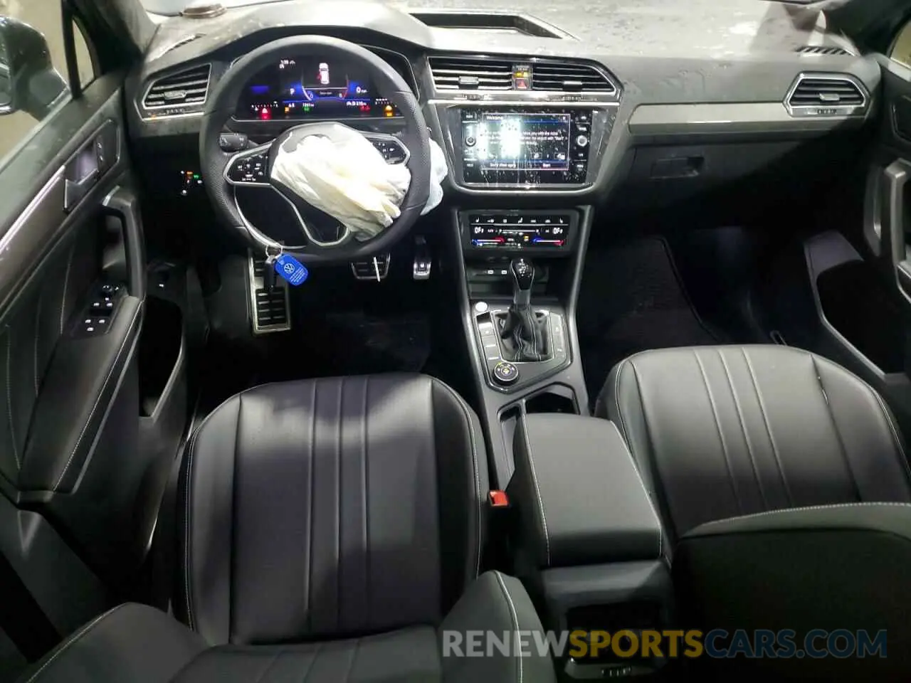 8 Photograph of a damaged car 3VV8B7AX5RM200935 VOLKSWAGEN TIGUAN 2024