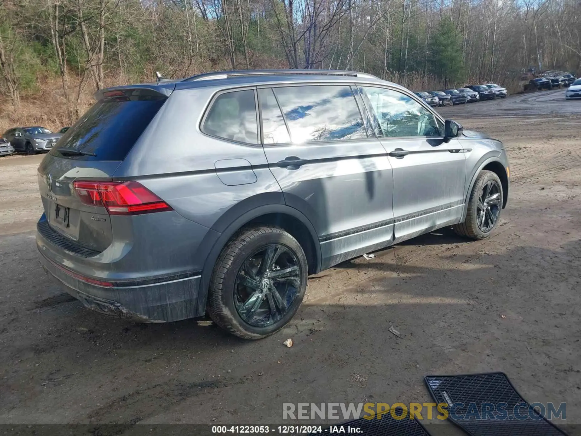 4 Photograph of a damaged car 3VV8B7AX7RM060631 VOLKSWAGEN TIGUAN 2024