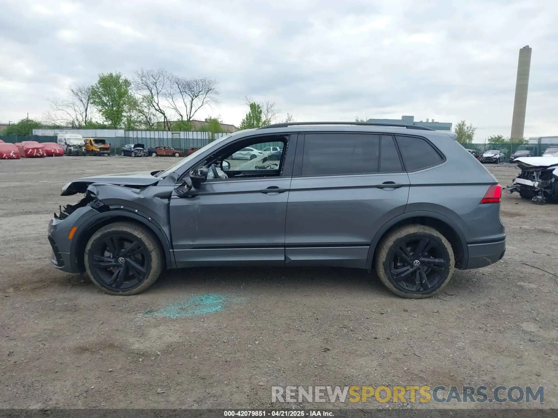 13 Photograph of a damaged car 3VV8B7AX7RM081396 VOLKSWAGEN TIGUAN 2024