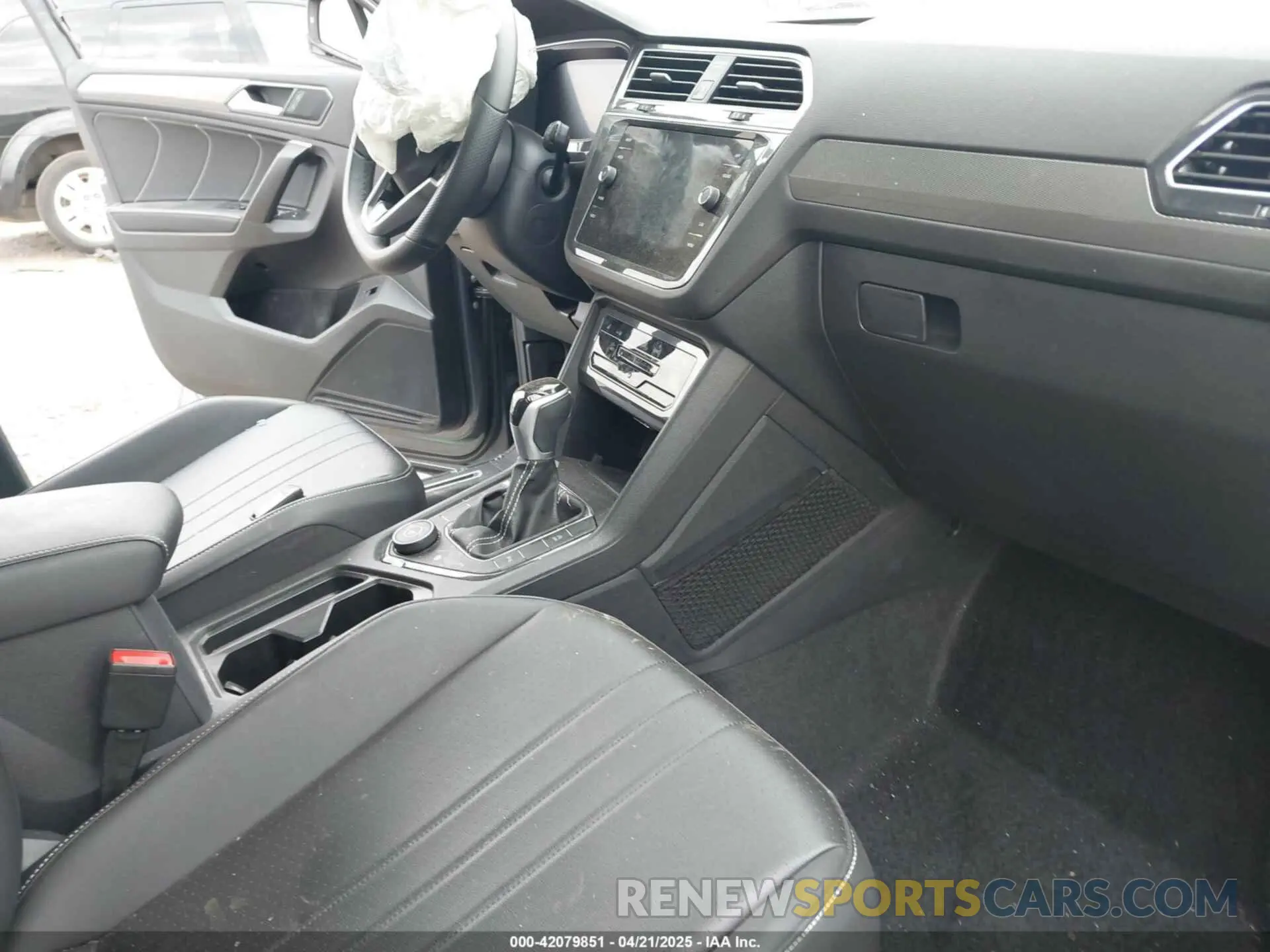 5 Photograph of a damaged car 3VV8B7AX7RM081396 VOLKSWAGEN TIGUAN 2024