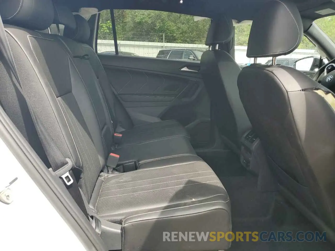 11 Photograph of a damaged car 3VV8B7AX7RM117751 VOLKSWAGEN TIGUAN 2024