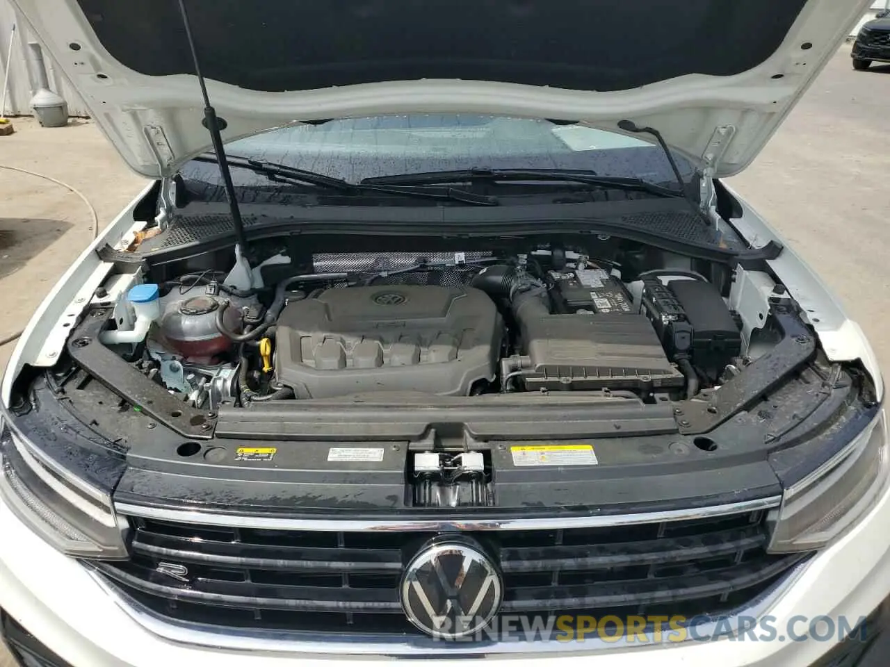 12 Photograph of a damaged car 3VV8B7AX7RM117751 VOLKSWAGEN TIGUAN 2024