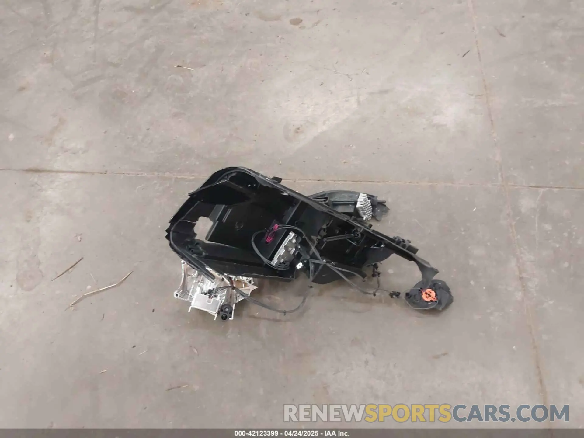 12 Photograph of a damaged car 3VV8B7AX8RM090818 VOLKSWAGEN TIGUAN 2024