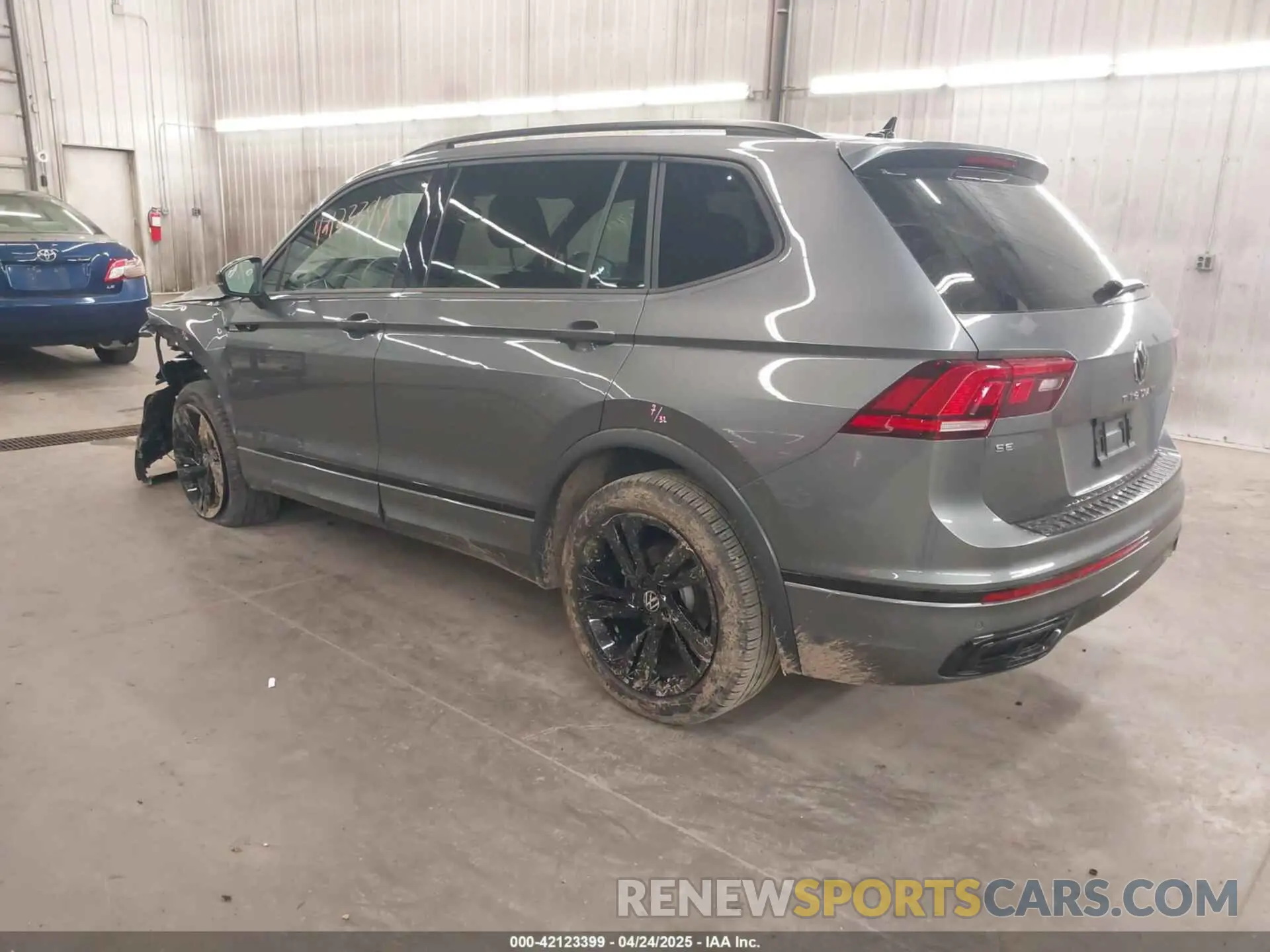 3 Photograph of a damaged car 3VV8B7AX8RM090818 VOLKSWAGEN TIGUAN 2024