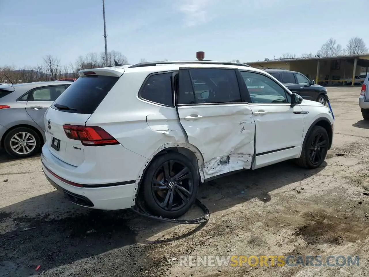 3 Photograph of a damaged car 3VV8B7AX9RM132901 VOLKSWAGEN TIGUAN 2024
