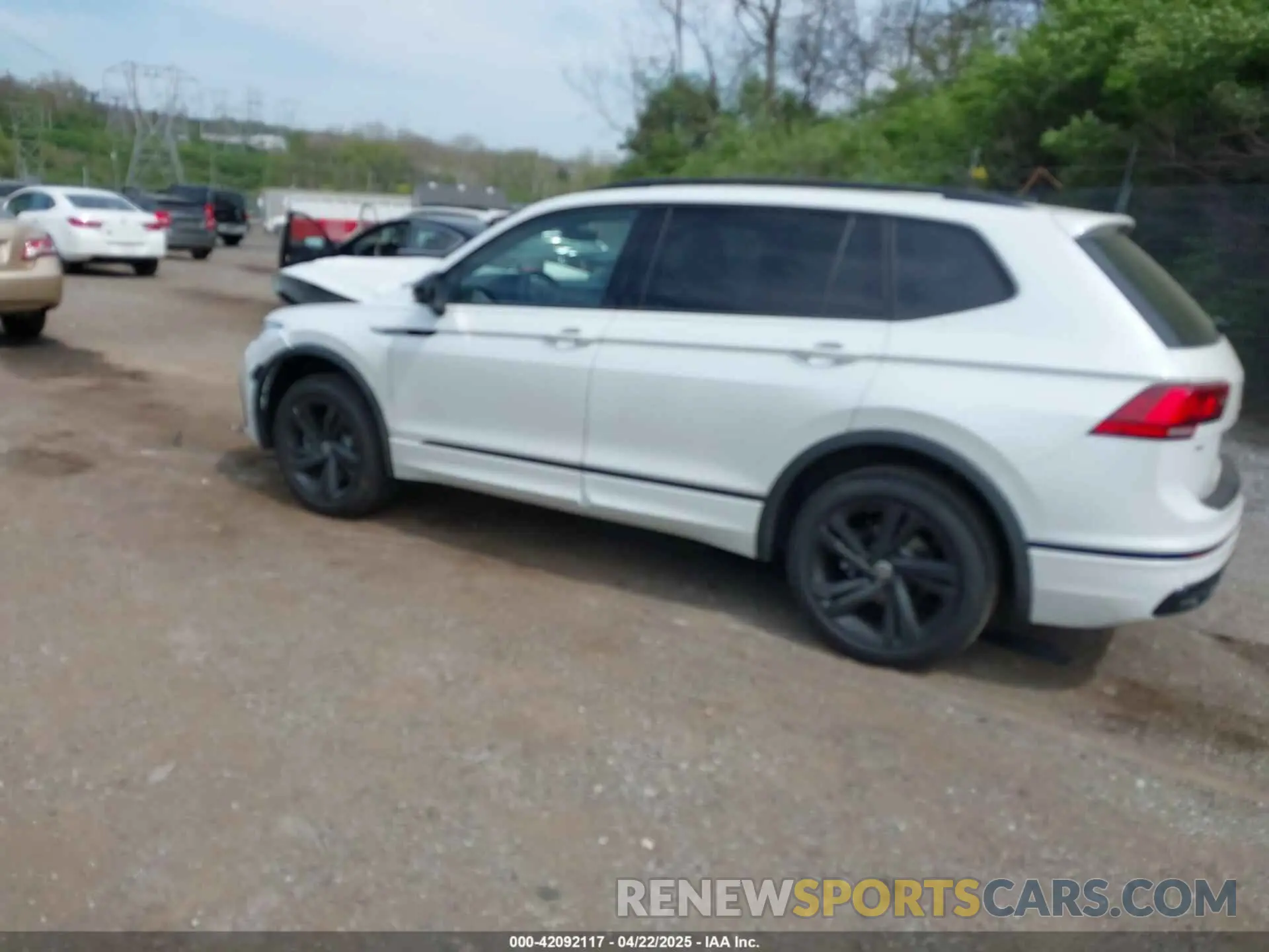 3 Photograph of a damaged car 3VV8B7AX9RM231038 VOLKSWAGEN TIGUAN 2024
