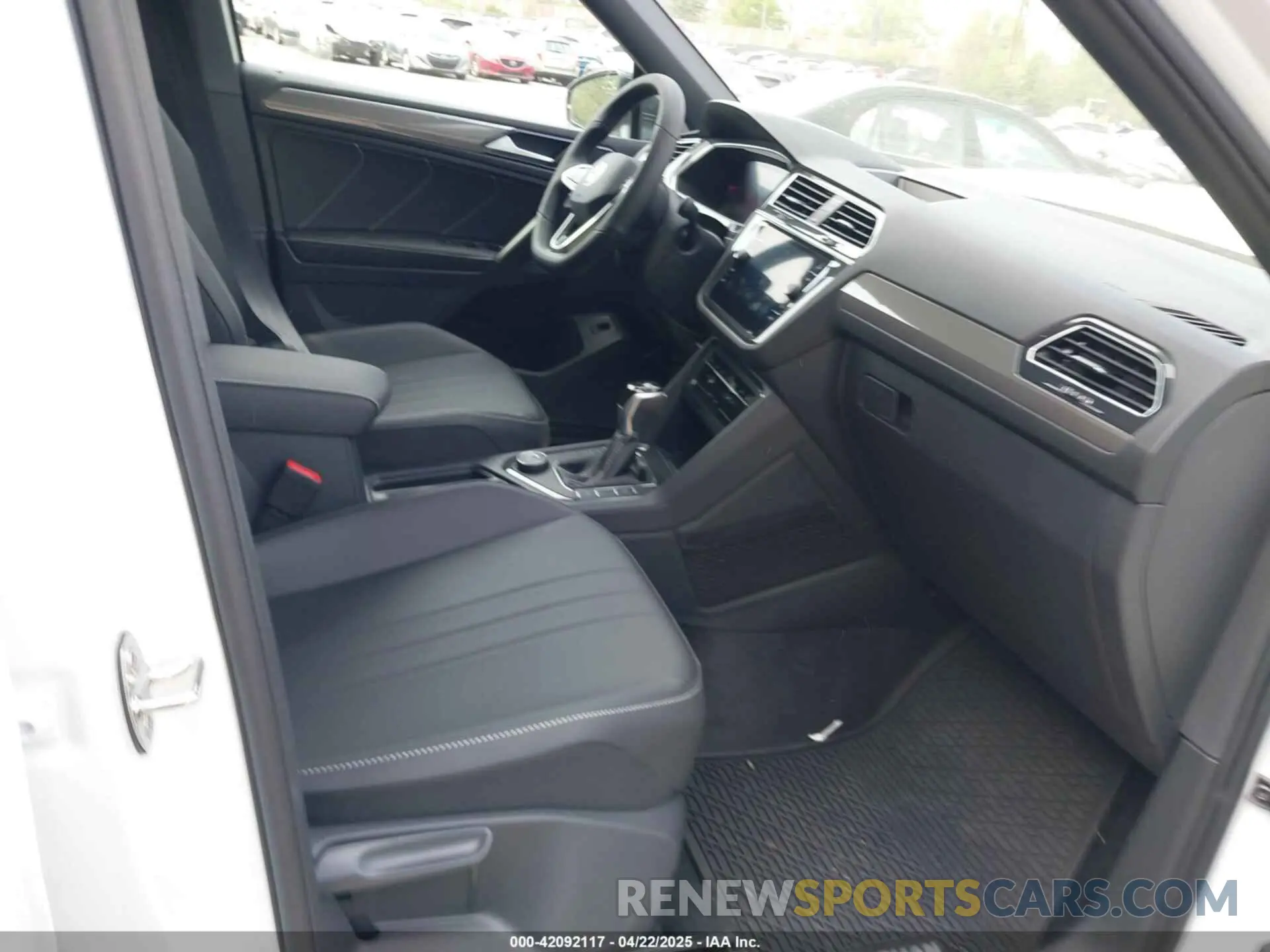 5 Photograph of a damaged car 3VV8B7AX9RM231038 VOLKSWAGEN TIGUAN 2024