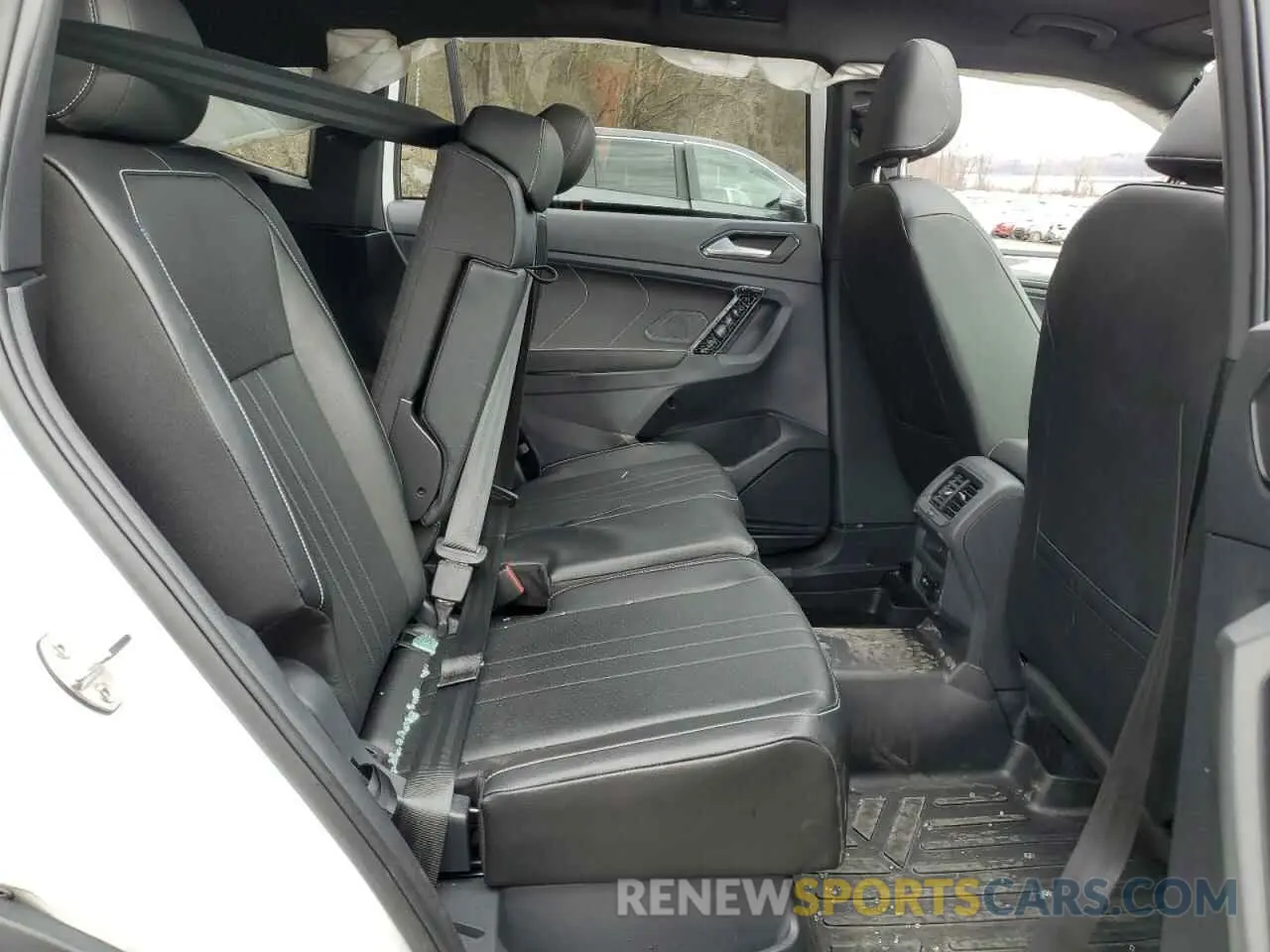 12 Photograph of a damaged car 3VV8B7AXXRM033021 VOLKSWAGEN TIGUAN 2024