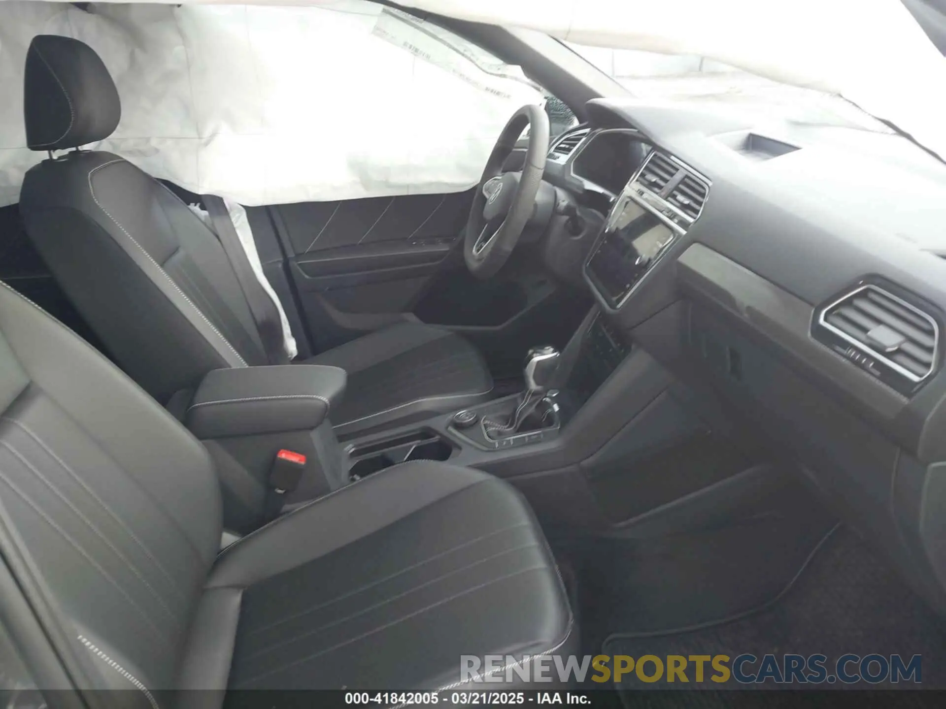 5 Photograph of a damaged car 3VV8B7AXXRM116335 VOLKSWAGEN TIGUAN 2024
