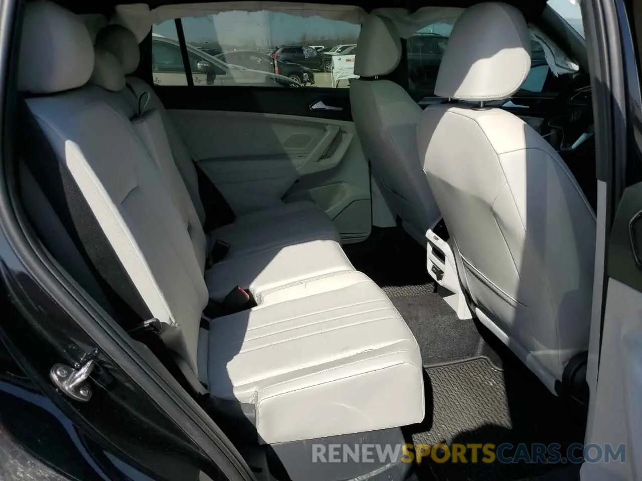 11 Photograph of a damaged car 3VV8B7AXXRM231775 VOLKSWAGEN TIGUAN 2024