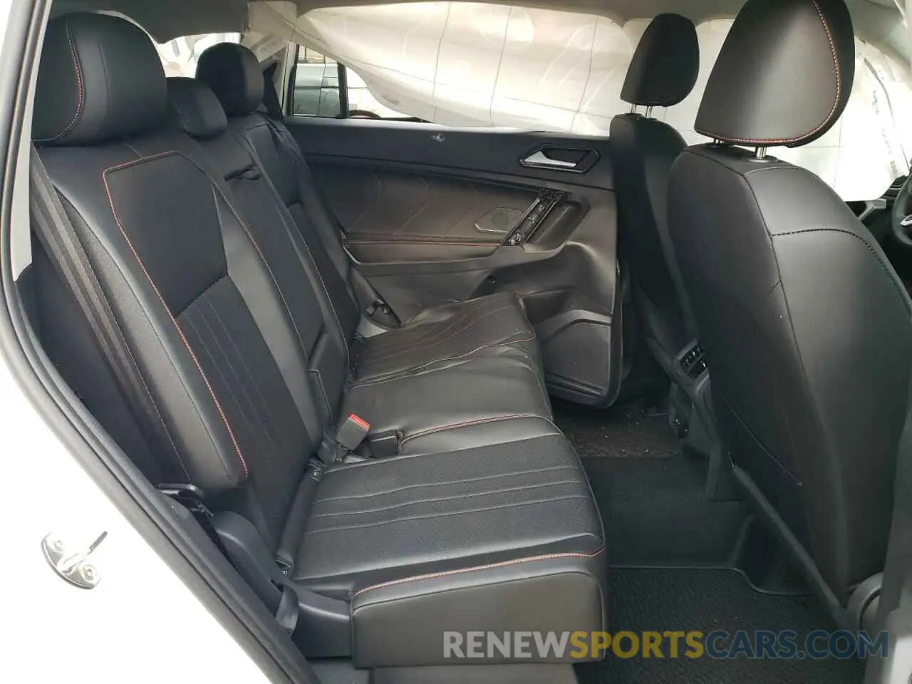 11 Photograph of a damaged car 3VVAB7AXXRM231633 VOLKSWAGEN TIGUAN 2024