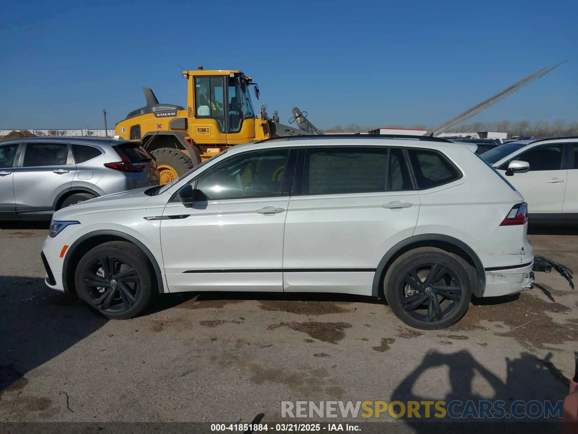 14 Photograph of a damaged car 3VVCB7AX0RM099863 VOLKSWAGEN TIGUAN 2024