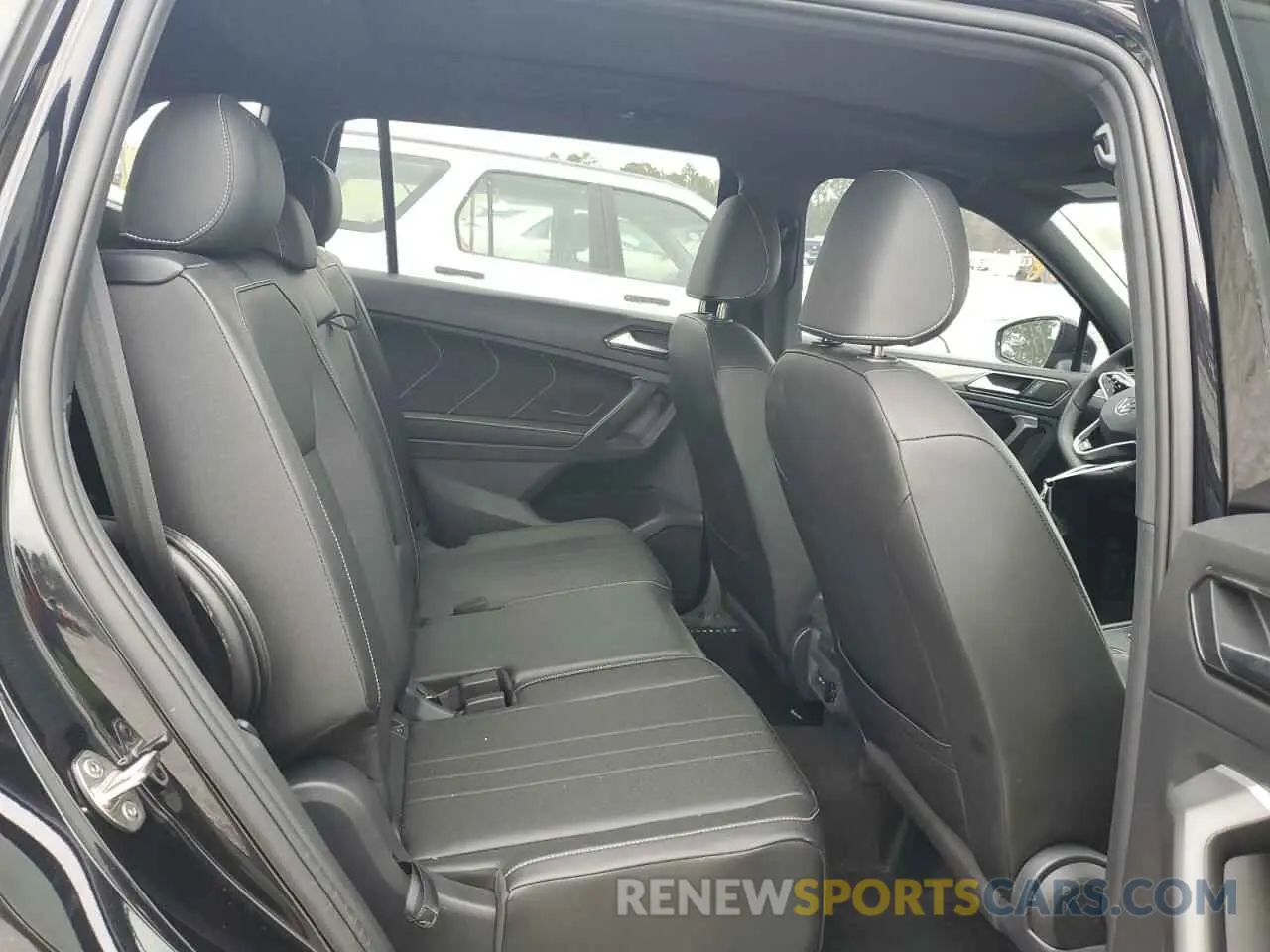 11 Photograph of a damaged car 3VVCB7AX3RM010352 VOLKSWAGEN TIGUAN 2024