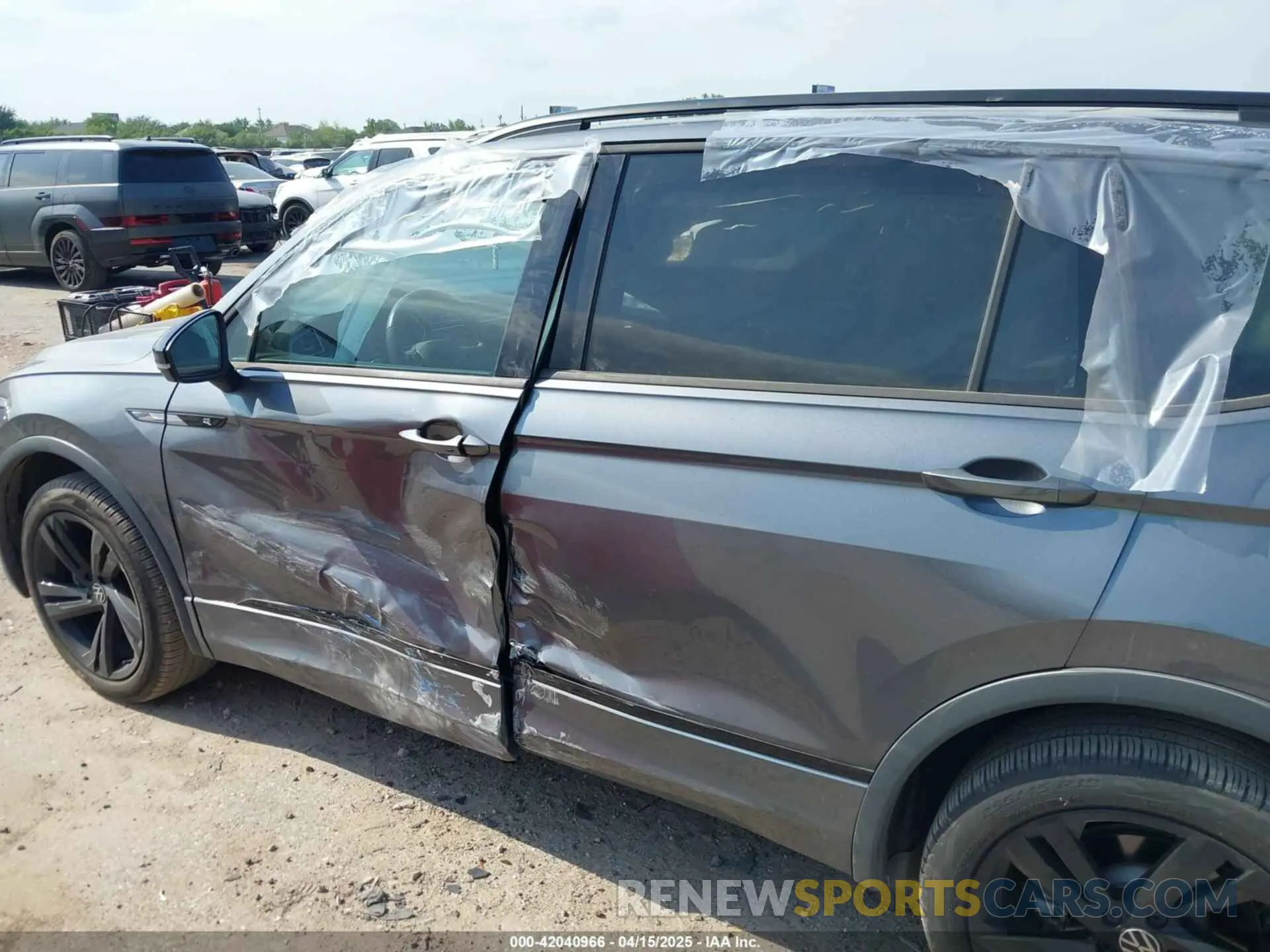17 Photograph of a damaged car 3VVCB7AX3RM072205 VOLKSWAGEN TIGUAN 2024