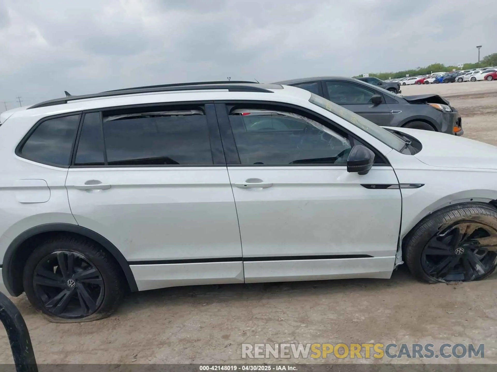 13 Photograph of a damaged car 3VVCB7AX3RM111987 VOLKSWAGEN TIGUAN 2024
