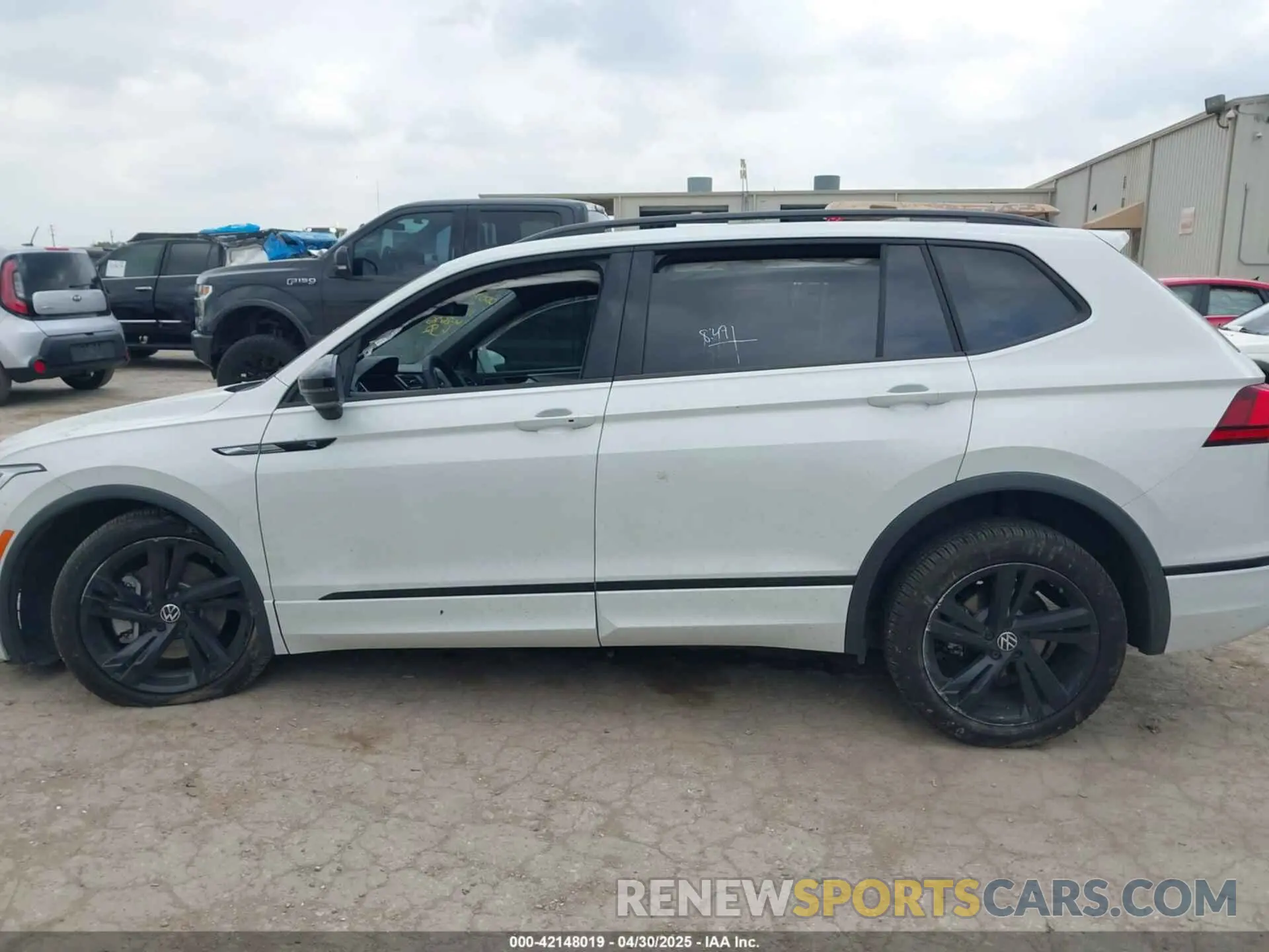 14 Photograph of a damaged car 3VVCB7AX3RM111987 VOLKSWAGEN TIGUAN 2024