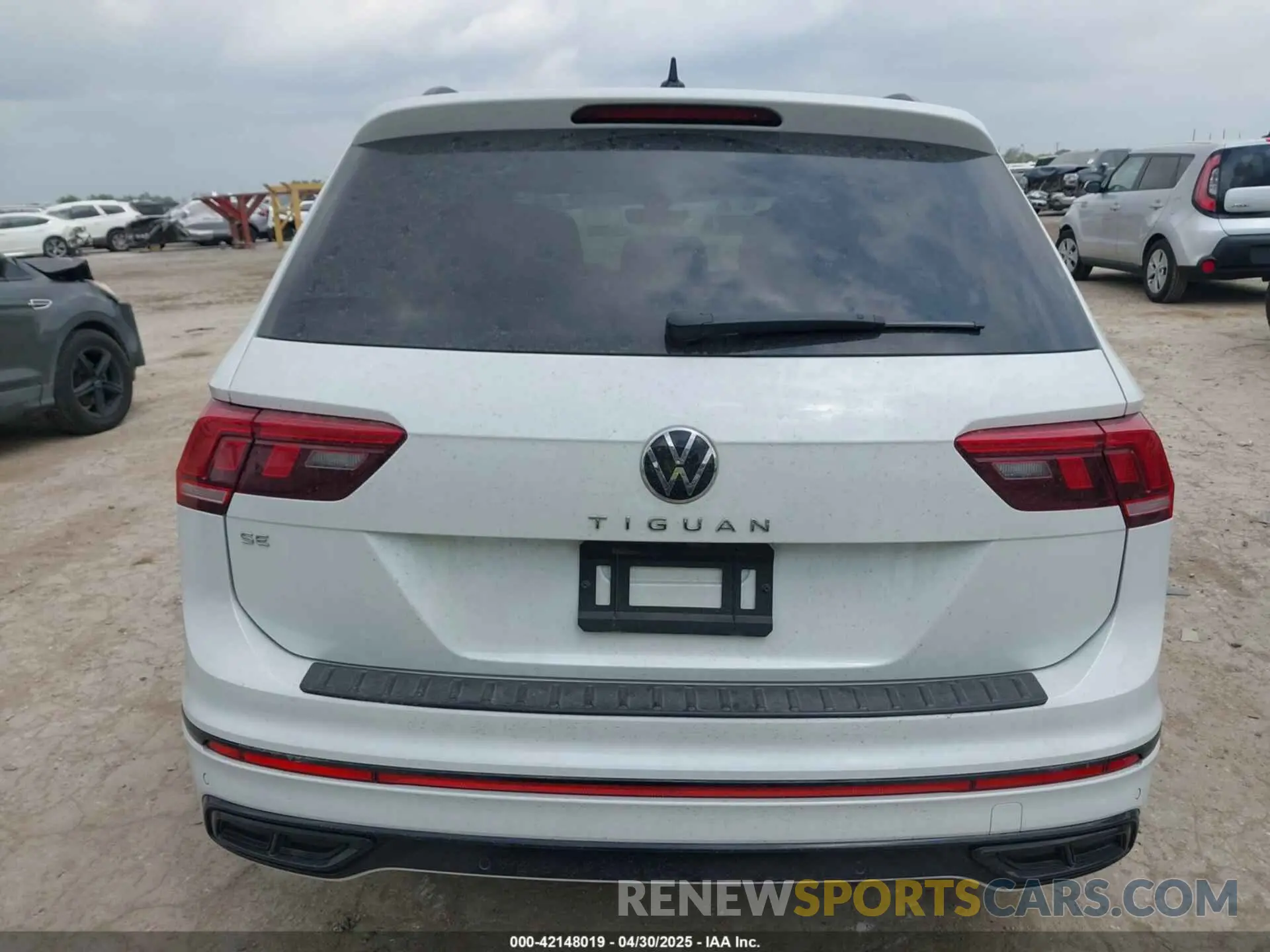 16 Photograph of a damaged car 3VVCB7AX3RM111987 VOLKSWAGEN TIGUAN 2024