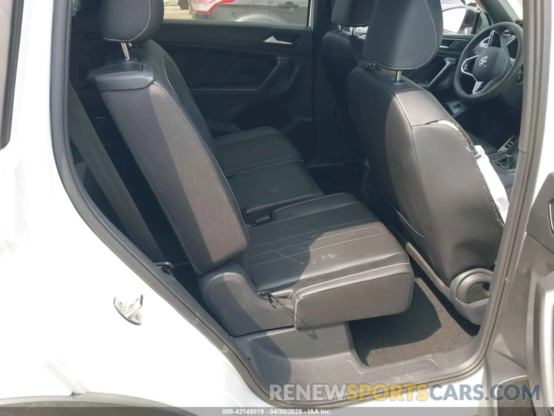 8 Photograph of a damaged car 3VVCB7AX3RM111987 VOLKSWAGEN TIGUAN 2024
