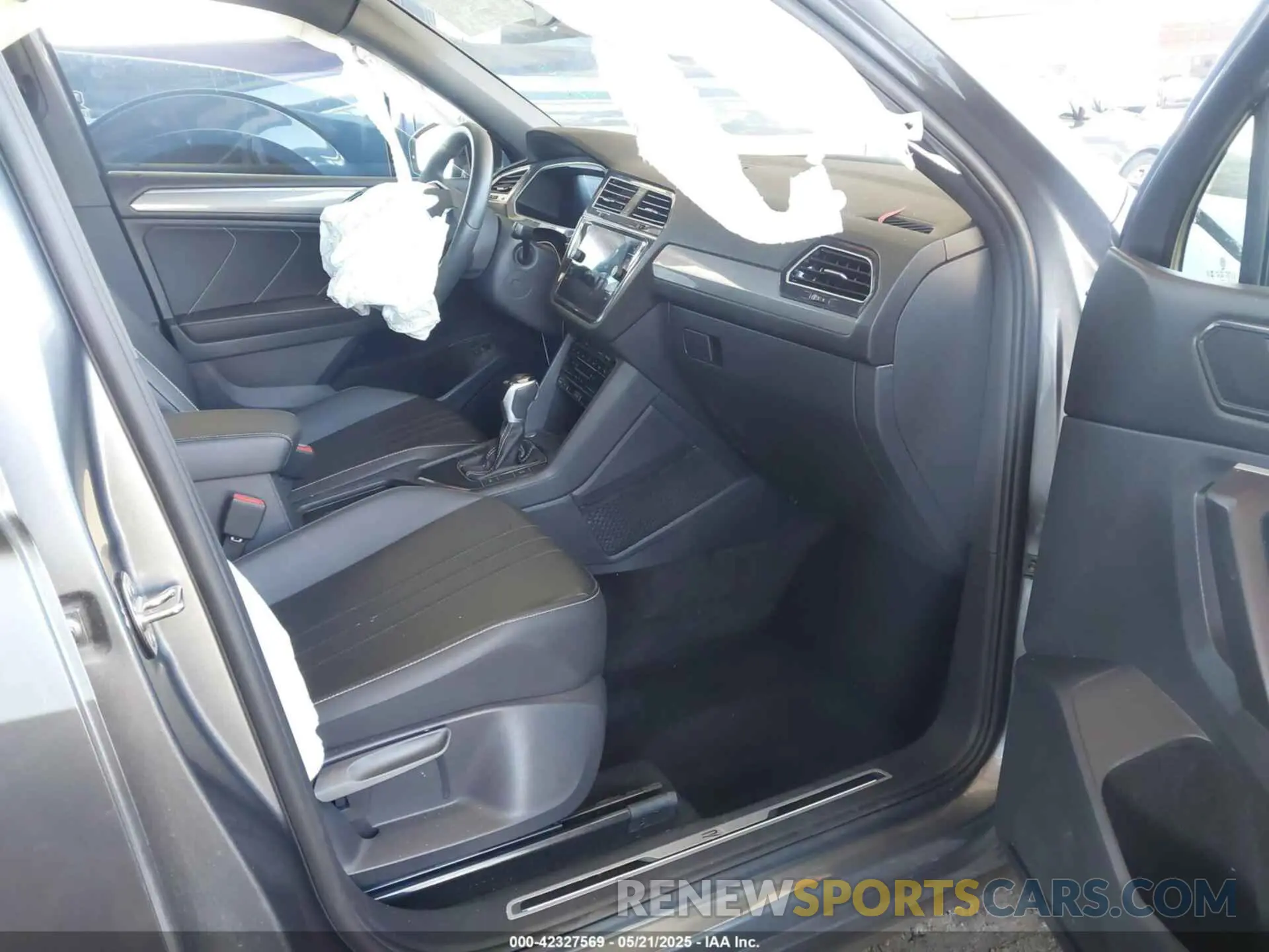 5 Photograph of a damaged car 3VVCB7AX4RM046261 VOLKSWAGEN TIGUAN 2024