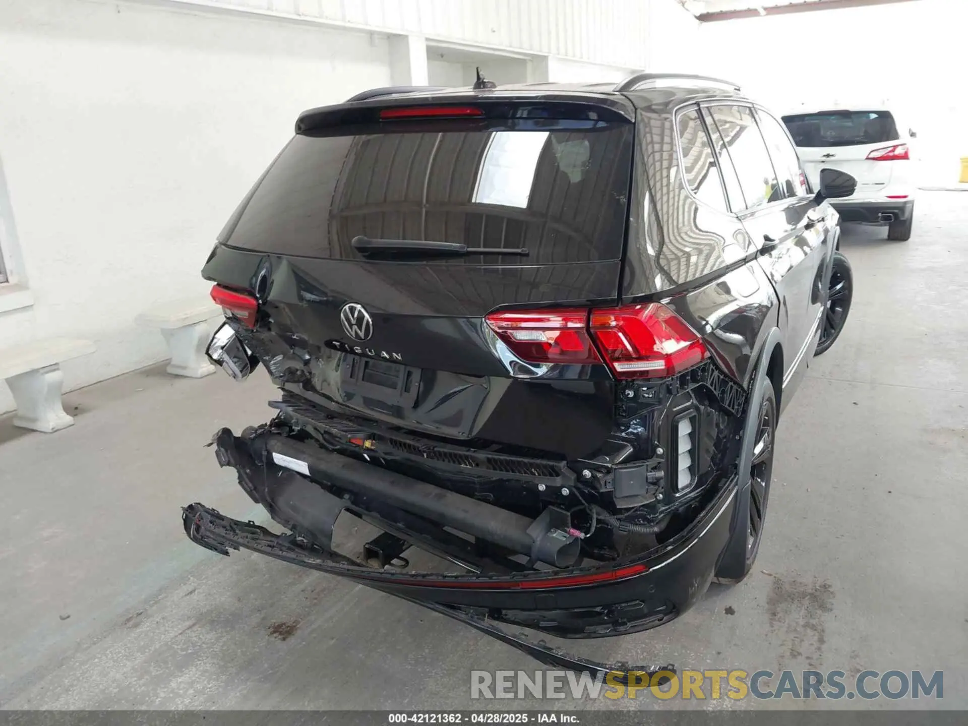 17 Photograph of a damaged car 3VVCB7AX4RM106944 VOLKSWAGEN TIGUAN 2024