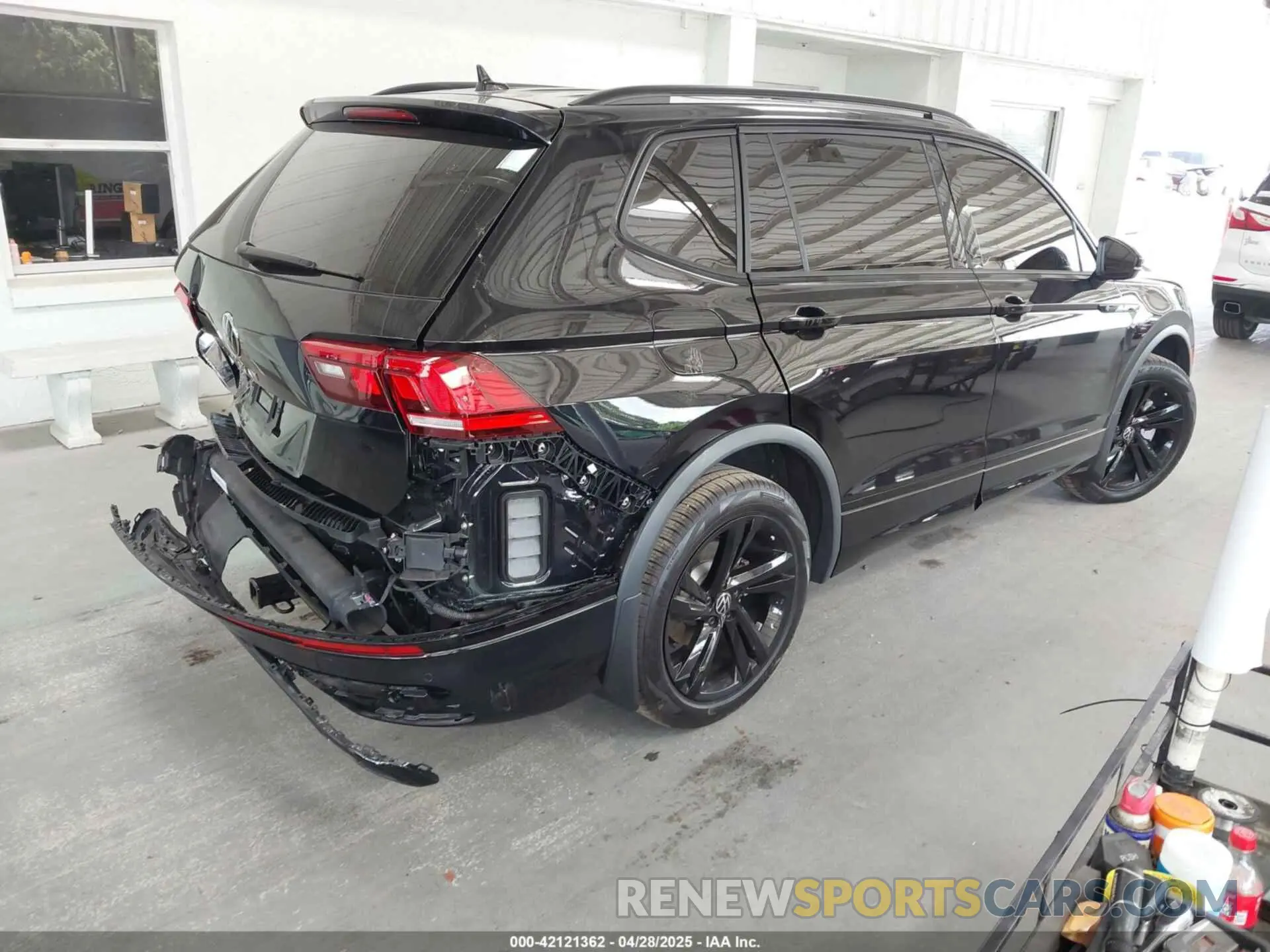 4 Photograph of a damaged car 3VVCB7AX4RM106944 VOLKSWAGEN TIGUAN 2024