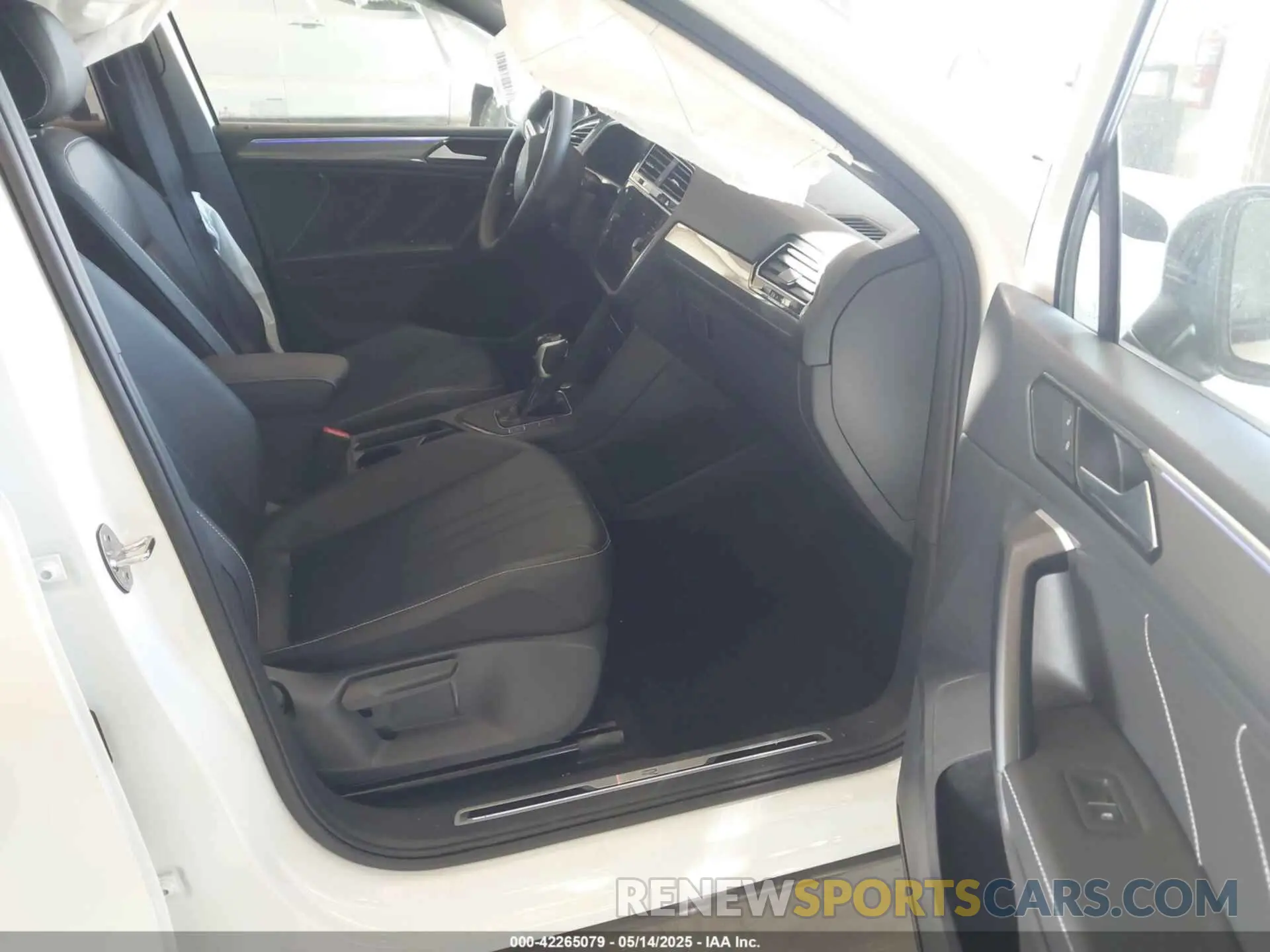 5 Photograph of a damaged car 3VVCB7AX4RM108239 VOLKSWAGEN TIGUAN 2024