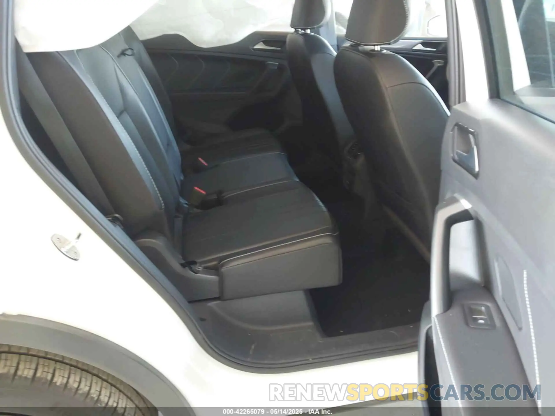 8 Photograph of a damaged car 3VVCB7AX4RM108239 VOLKSWAGEN TIGUAN 2024