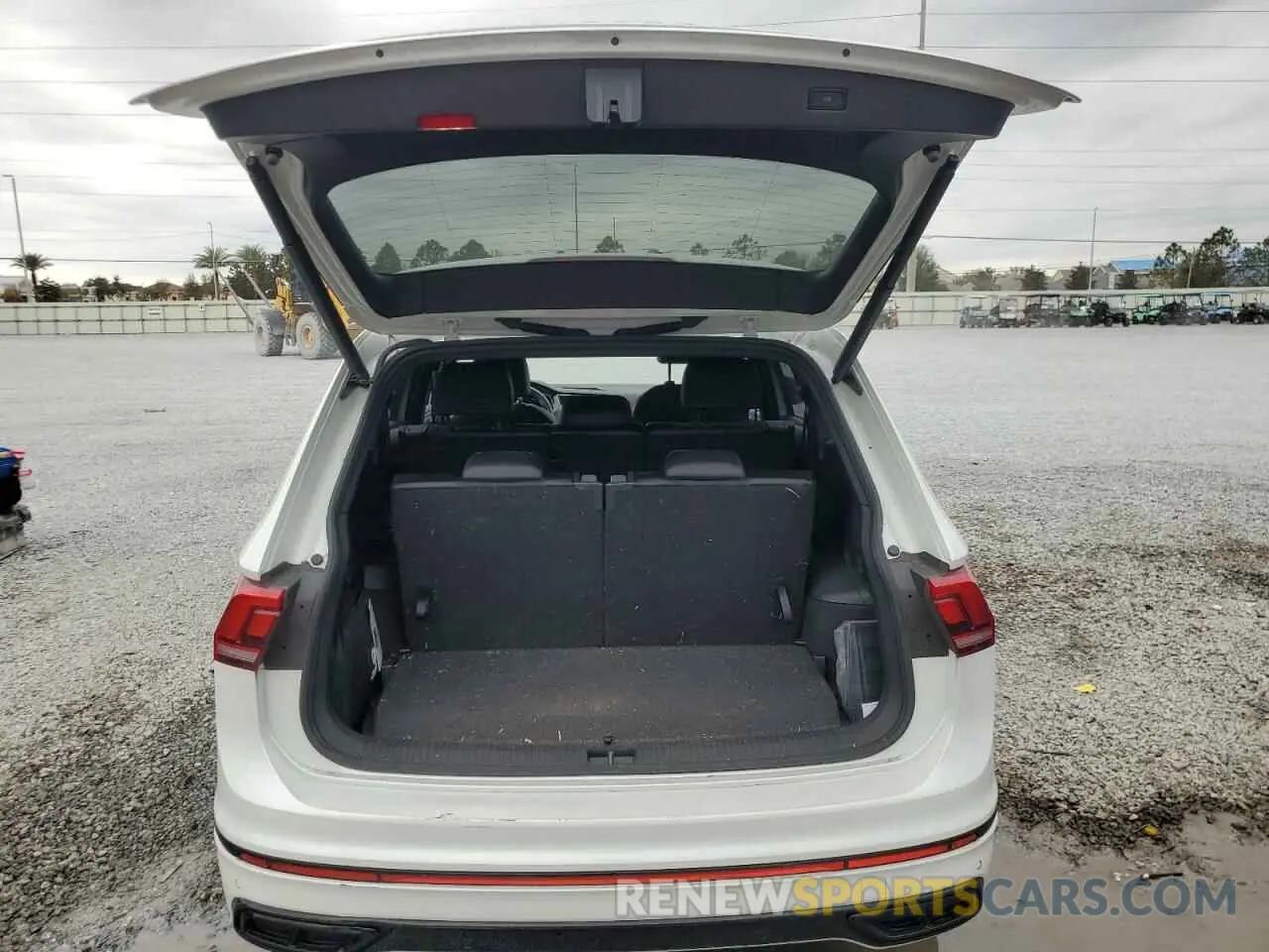 6 Photograph of a damaged car 3VVCB7AX5RM053056 VOLKSWAGEN TIGUAN 2024