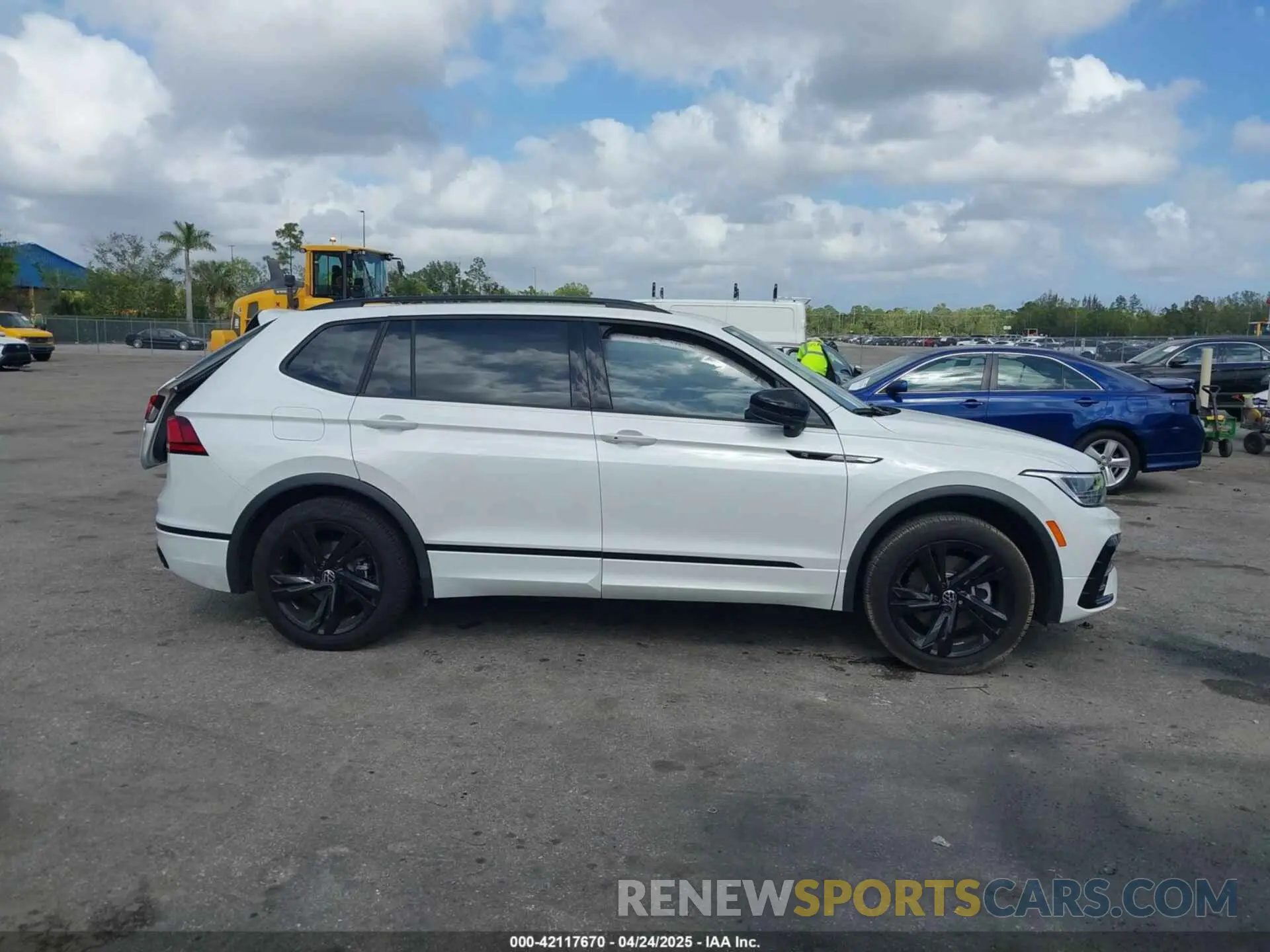 12 Photograph of a damaged car 3VVCB7AX6RM093792 VOLKSWAGEN TIGUAN 2024