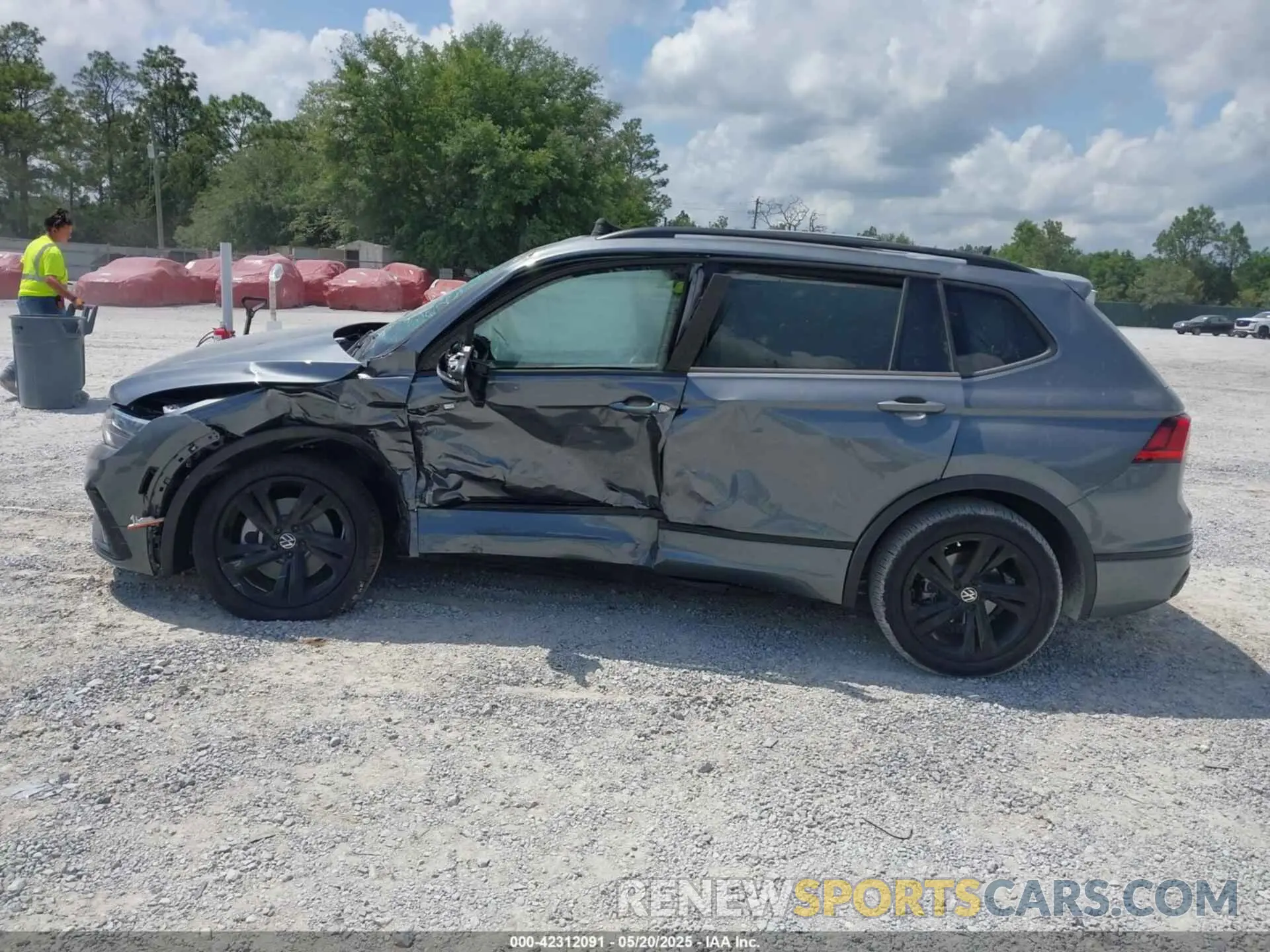 14 Photograph of a damaged car 3VVCB7AX6RM145177 VOLKSWAGEN TIGUAN 2024