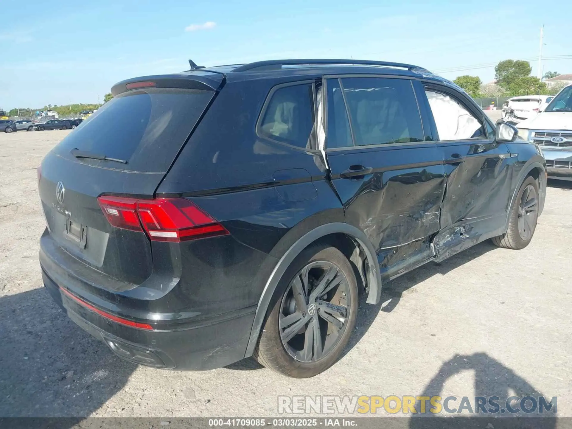 4 Photograph of a damaged car 3VVCB7AX7RM036985 VOLKSWAGEN TIGUAN 2024