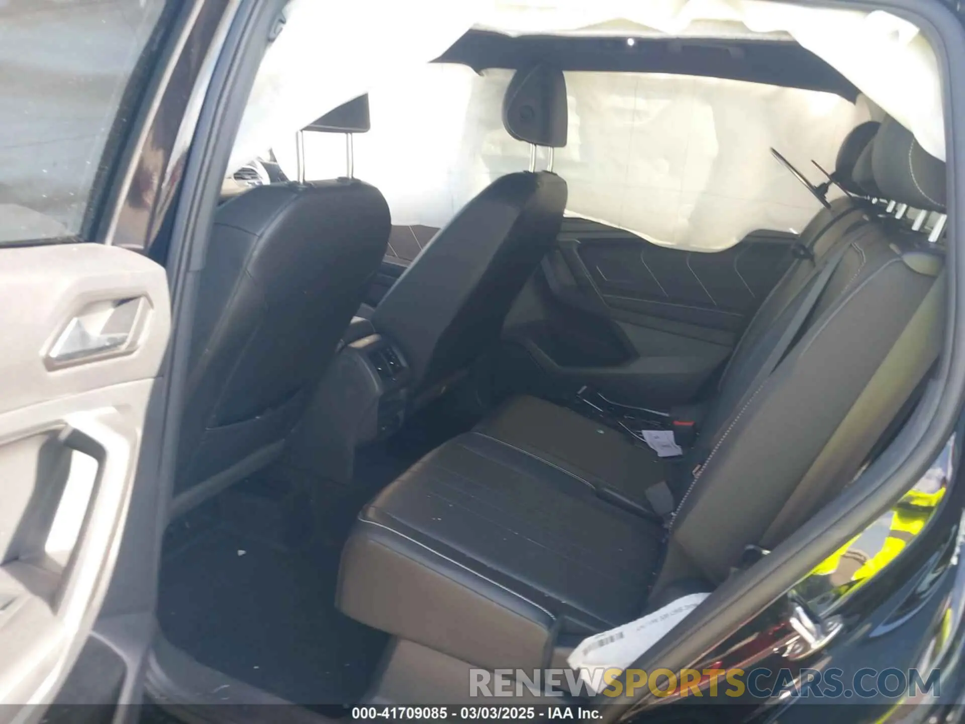 8 Photograph of a damaged car 3VVCB7AX7RM036985 VOLKSWAGEN TIGUAN 2024