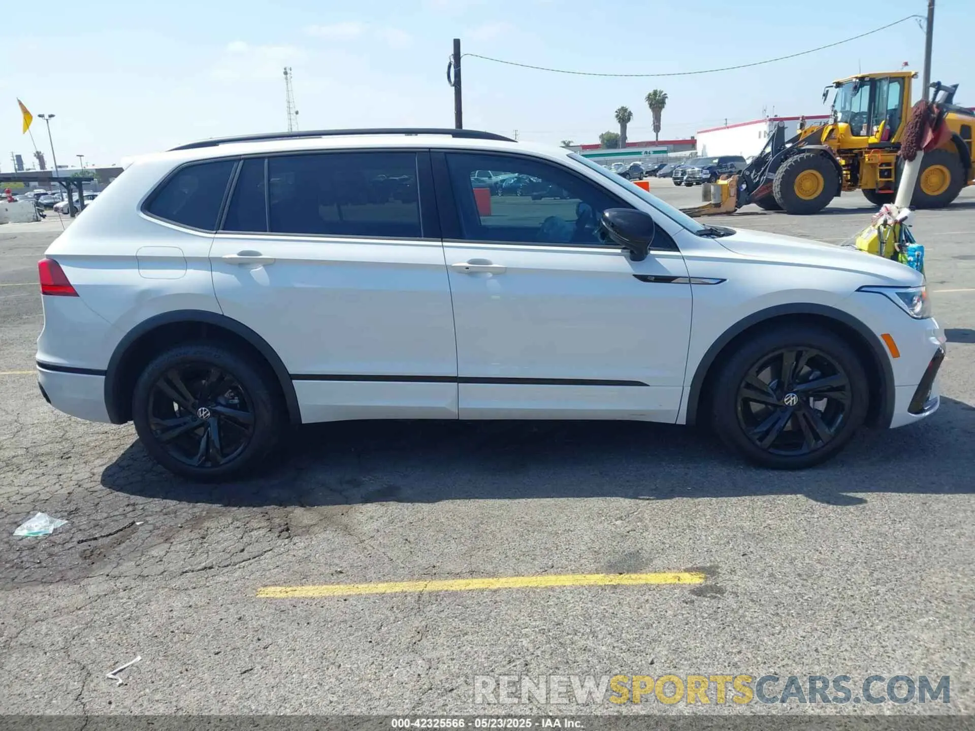 13 Photograph of a damaged car 3VVCB7AX7RM085619 VOLKSWAGEN TIGUAN 2024