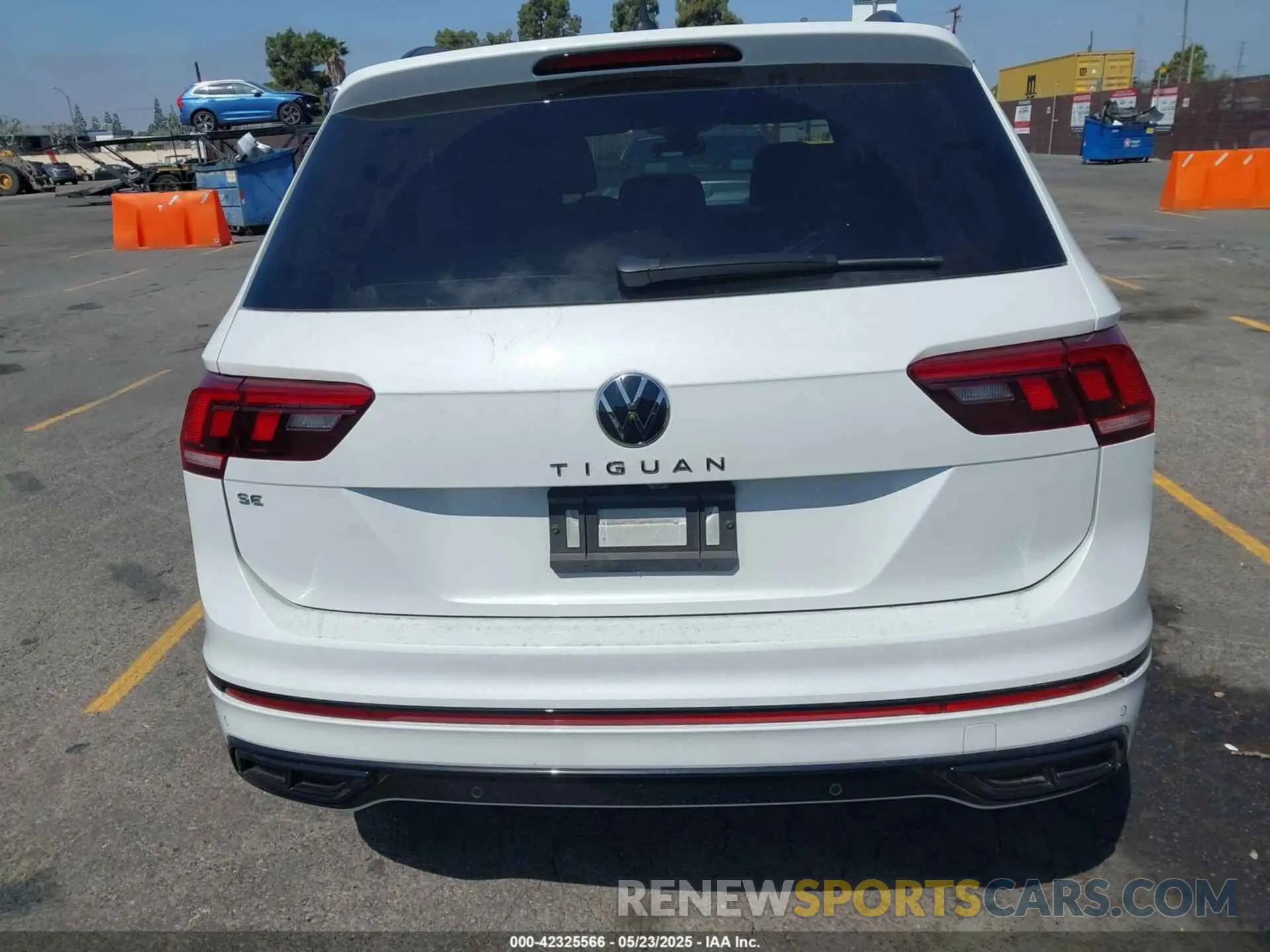 16 Photograph of a damaged car 3VVCB7AX7RM085619 VOLKSWAGEN TIGUAN 2024