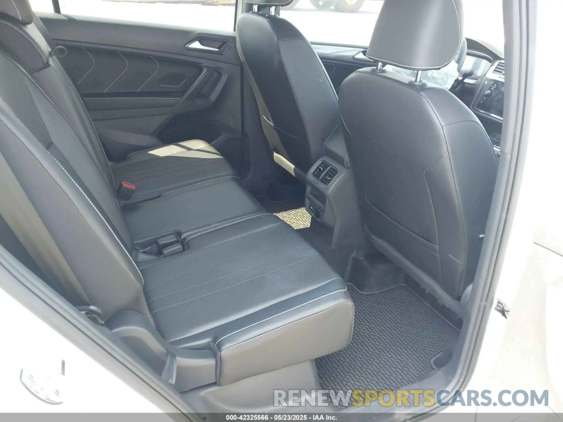 8 Photograph of a damaged car 3VVCB7AX7RM085619 VOLKSWAGEN TIGUAN 2024