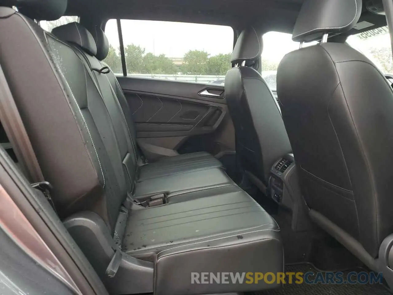 11 Photograph of a damaged car 3VVCB7AX8RM068814 VOLKSWAGEN TIGUAN 2024