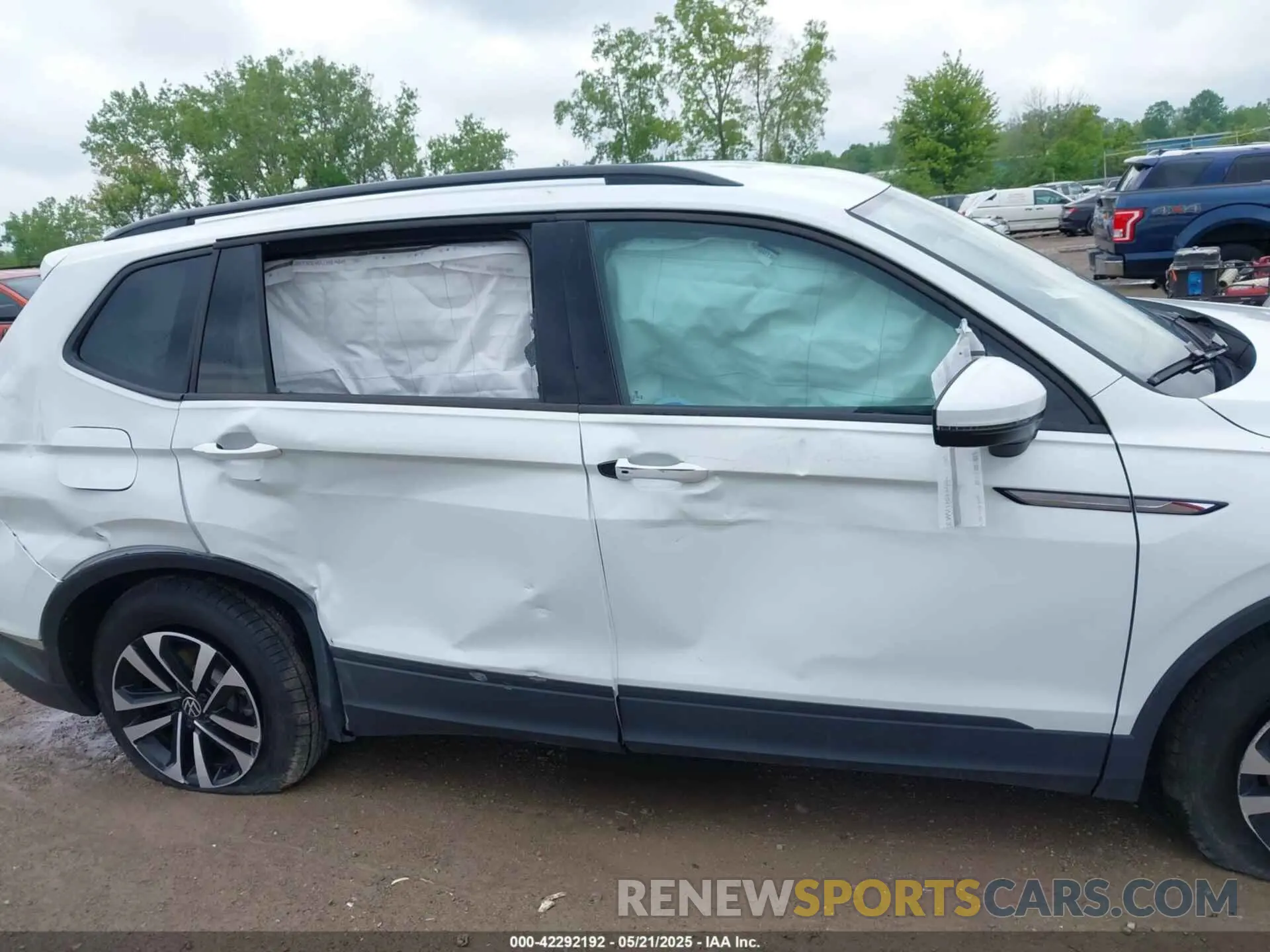 13 Photograph of a damaged car 3VVFB7AX0RM183016 VOLKSWAGEN TIGUAN 2024