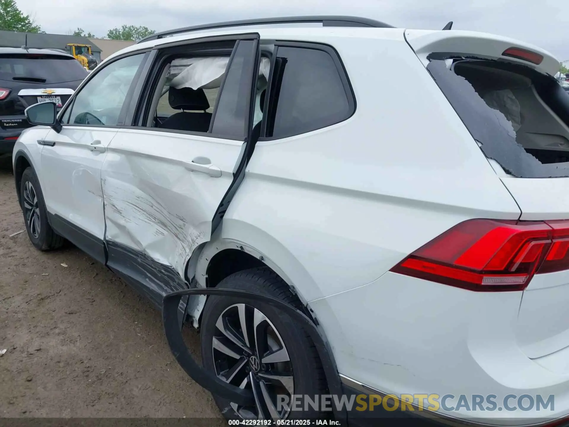 17 Photograph of a damaged car 3VVFB7AX0RM183016 VOLKSWAGEN TIGUAN 2024